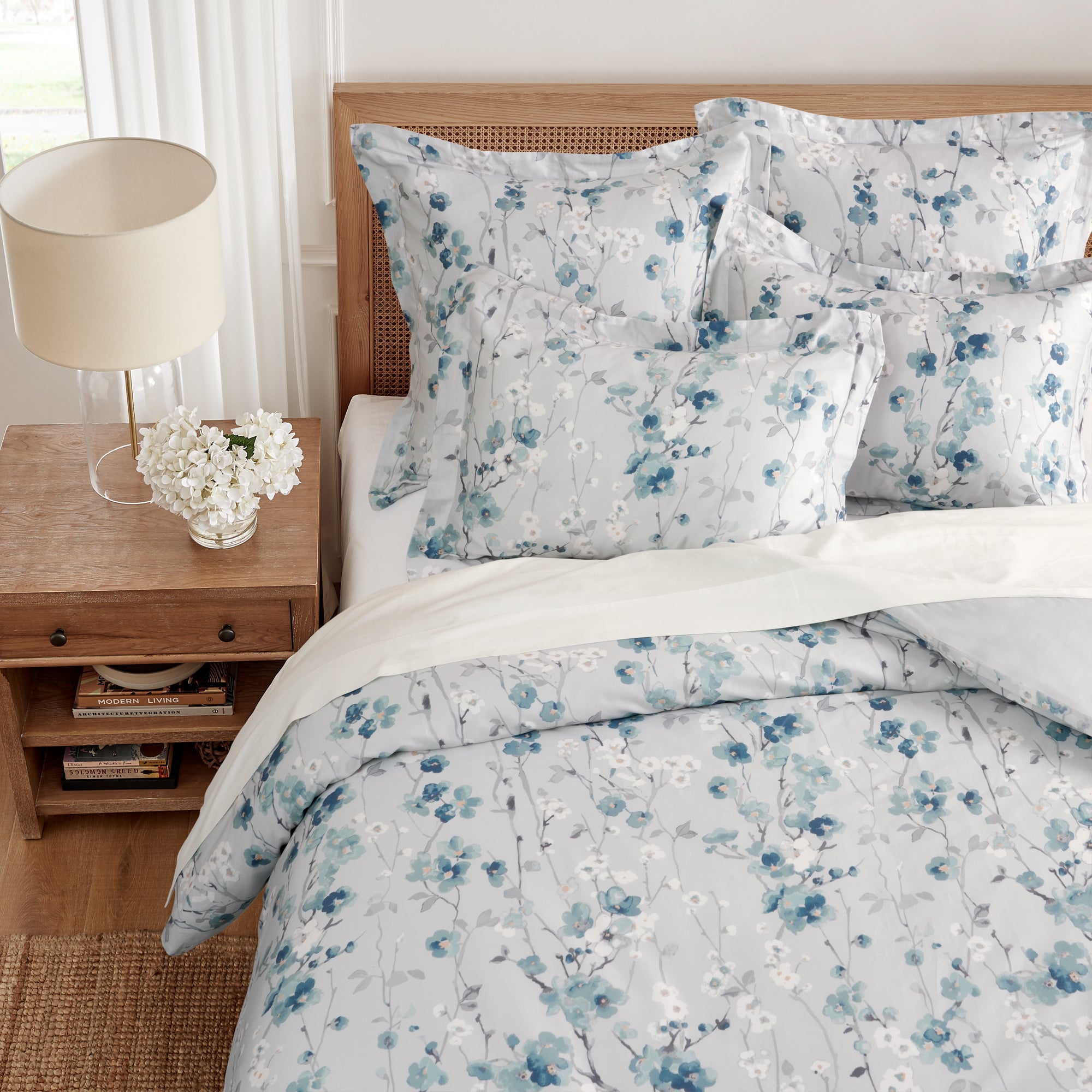 Florina Duvet Cover Set - Queen Size 3-Piece Bedding Set with Zipper Closure | Soft & Breathable Microfiber for All Seasons | Perfect for Master Bedroom, Guest Room & Vacation Homes