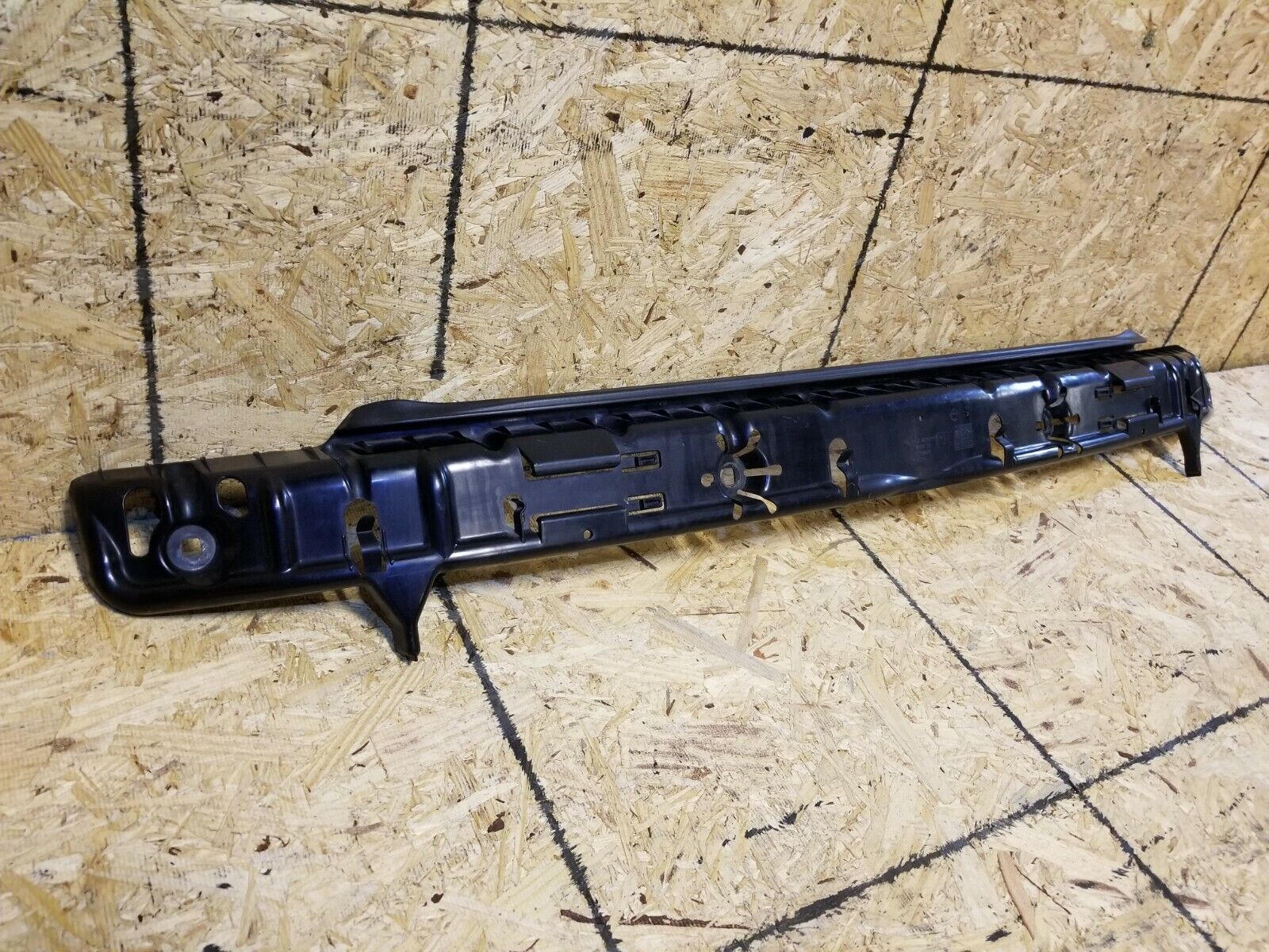 2006-2010 BMW 650i E63 Rear Bumper Mount Bracket OEM 7038195 - Perfect Fit for Rear Bumper Replacement & Repair
