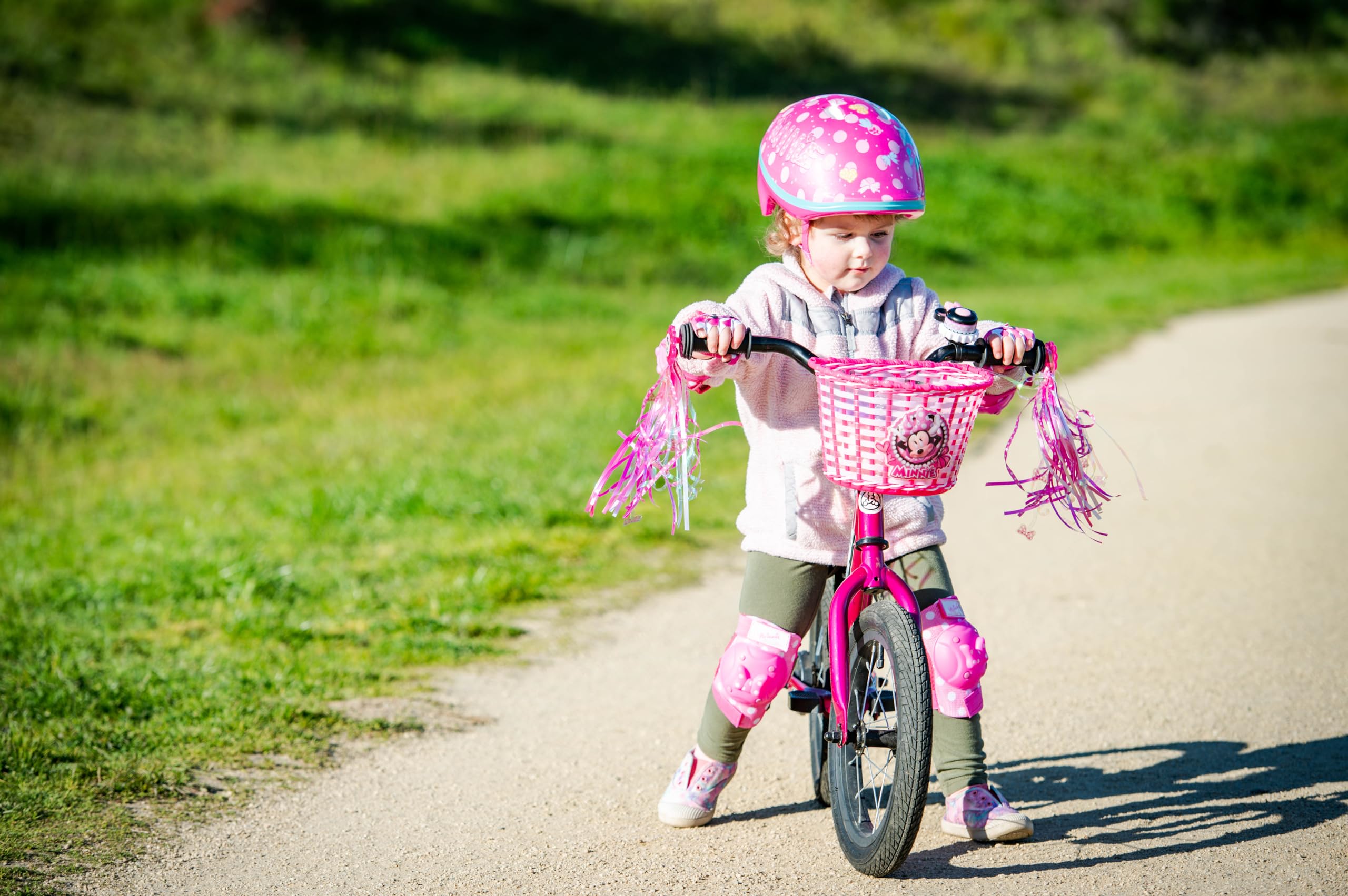 Disney Minnie Mouse Bike Basket & Streamer Set - Cute Bike Accessories for Girls - Perfect for Cycling, Picnics & Outdoor Adventures