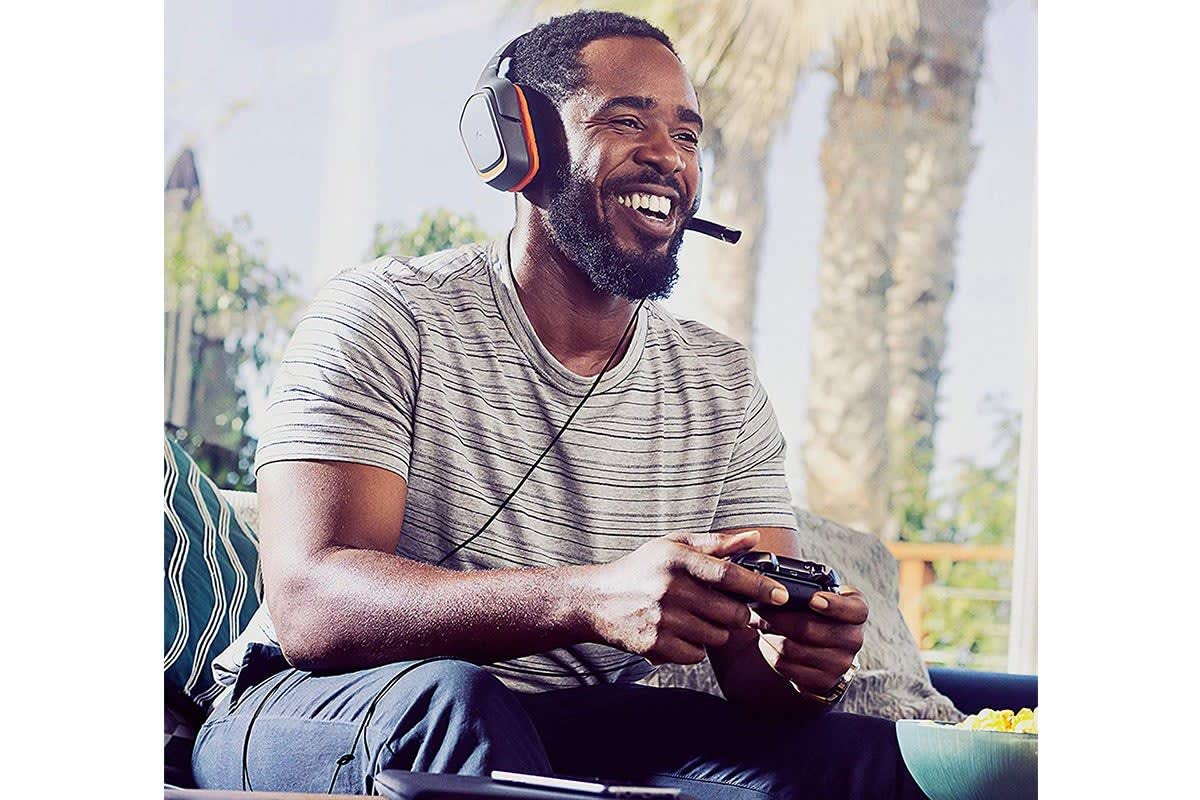 Logitech G231 Prodigy Gaming Headset with Stereo Sound - Compatible with PS4, Xbox One & Nintendo Switch - Foldable Design & Noise-Canceling Mic - Perfect for Online Gaming, Streaming & Video Calls
