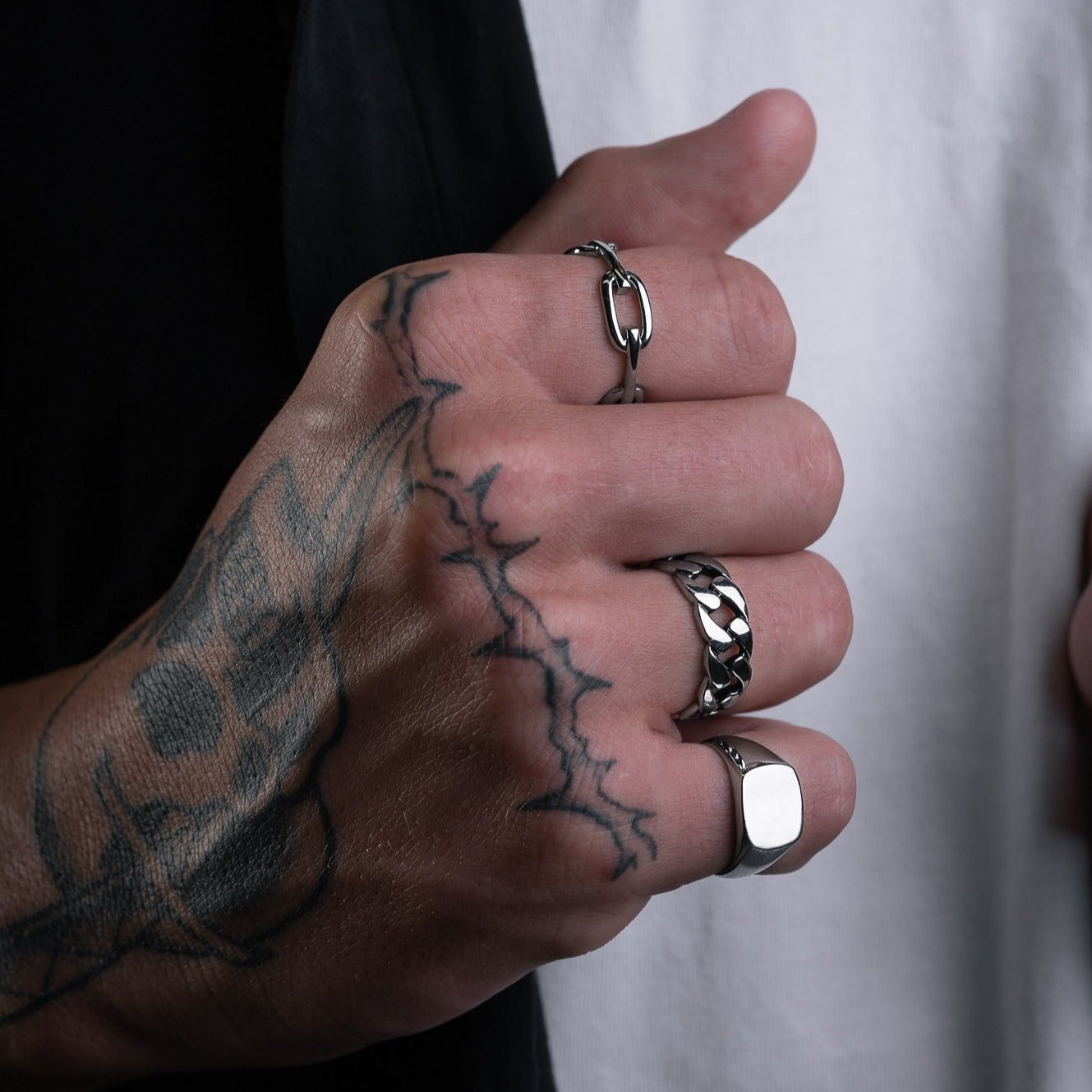 Minimalist Signet Ring for Men & Women - Personalized Engraved Stainless Steel Pinky Ring - Perfect for Gifts, Weddings, and Everyday Fashion Accessories