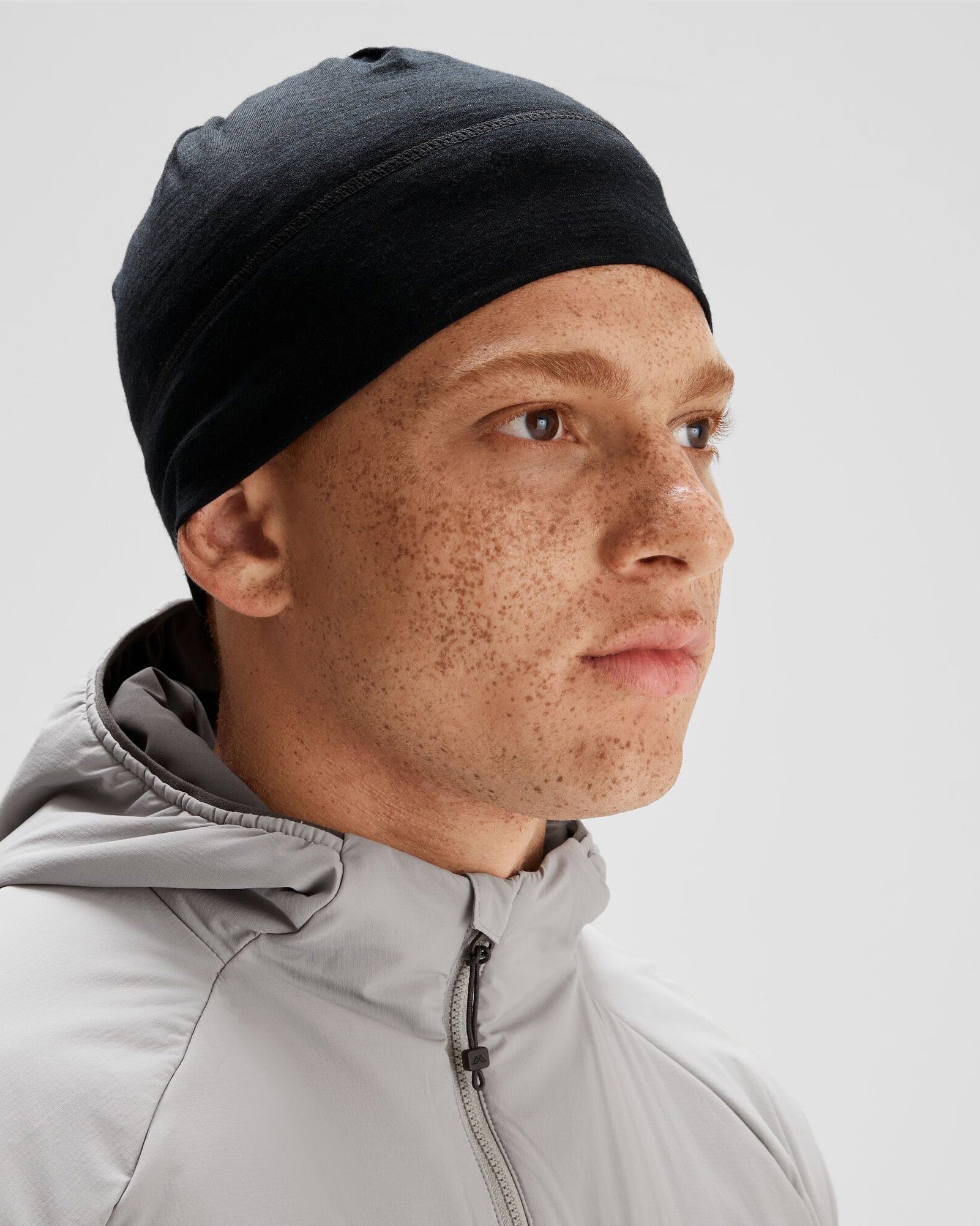 Premium Core Spun 165 Beanie for Men & Women - Soft & Warm Winter Hat in Black - Perfect for Skiing, Hiking & Outdoor Activities