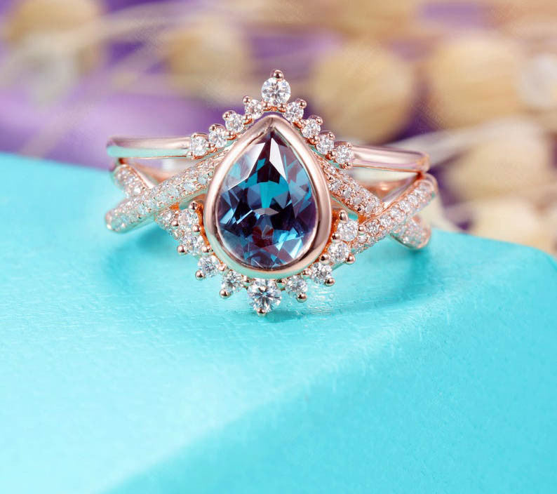 Vintage Pear Shaped Alexandrite Moissanite Engagement Ring Set - 14K Gold Wedding Band for Women, Unique Promise & Bridal Jewelry Gift for Anniversary, Proposal & Special Occasions