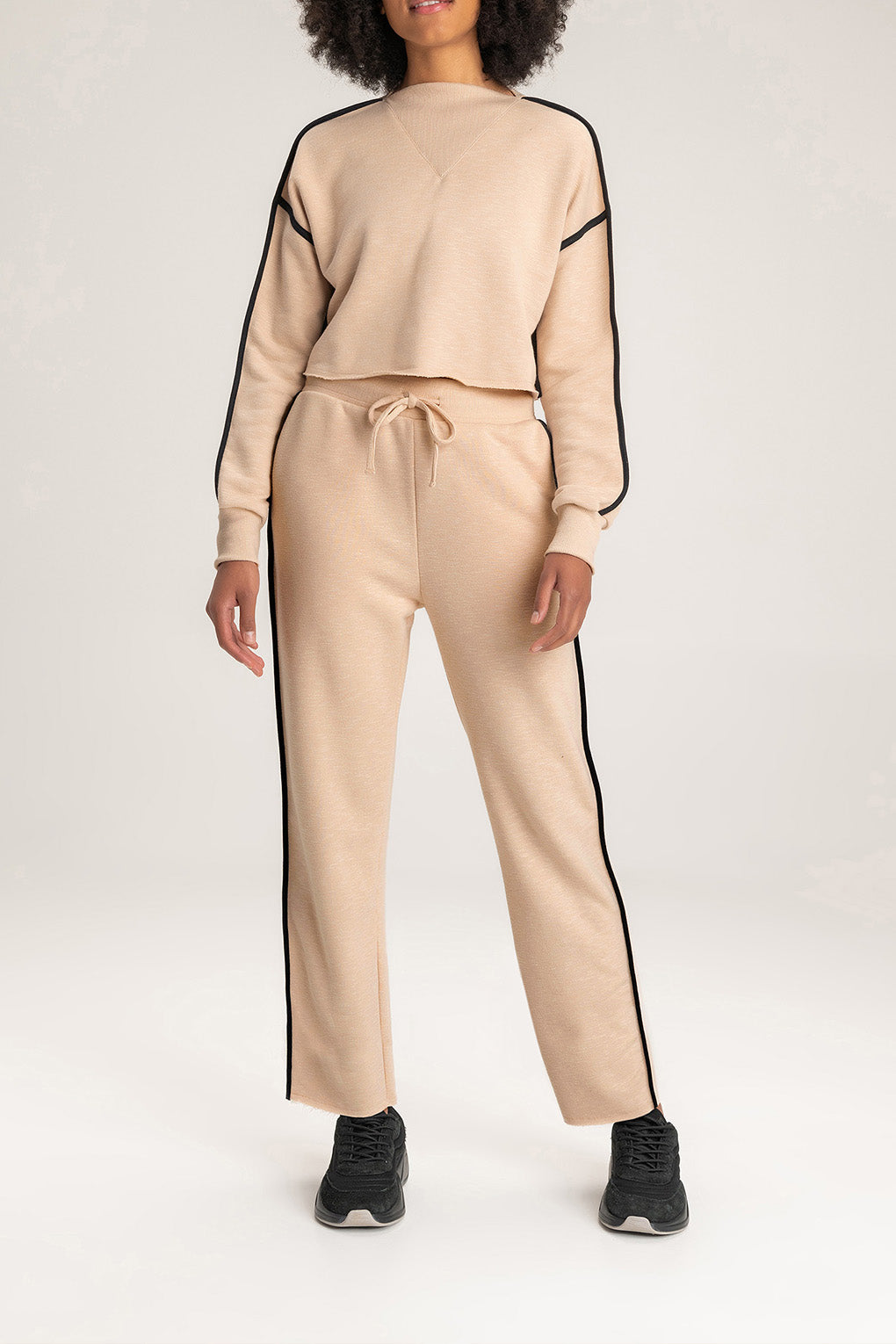 Daybreak Cropped Sweatshirt for Women - Soft Casual Pullover with Ribbed Hem | Perfect for Yoga, Gym & Streetwear Fashion