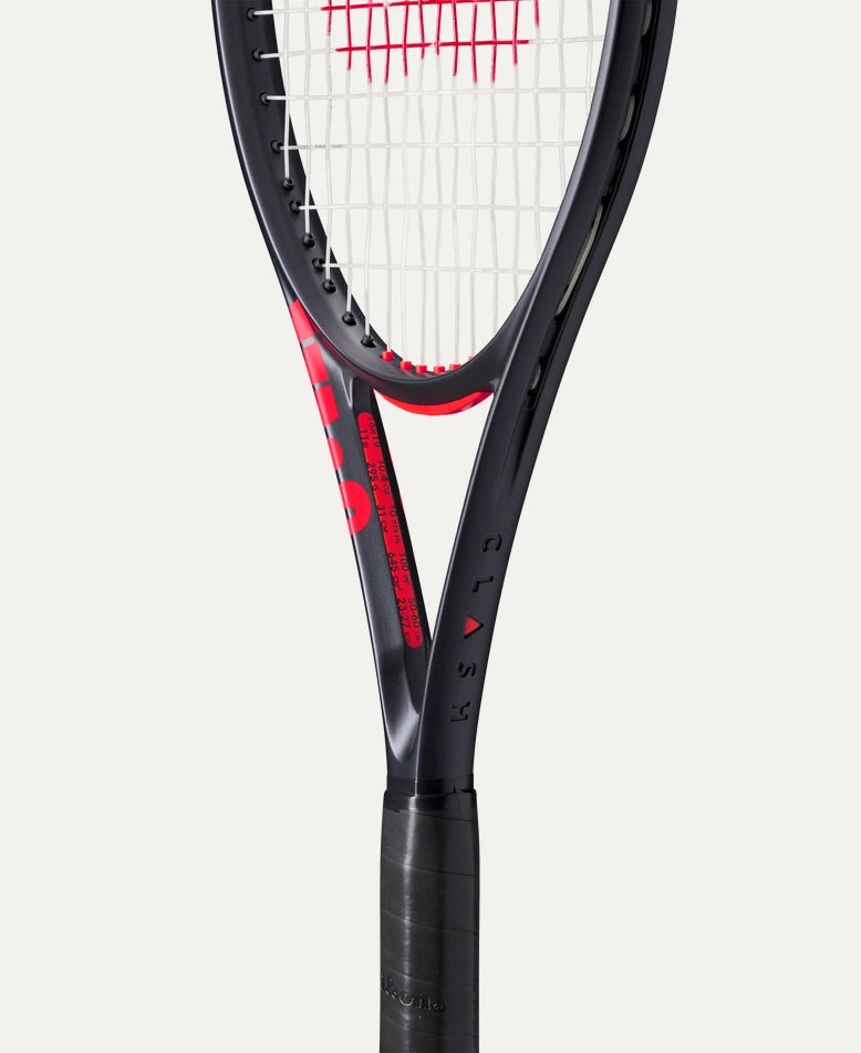 Wilson Clash 100 v3 Tennis Racket - Lightweight Carbon Fiber Tennis Racket for Men & Women | Perfect for Beginners & Intermediate Players | Ideal for Court Play & Training Sessions
