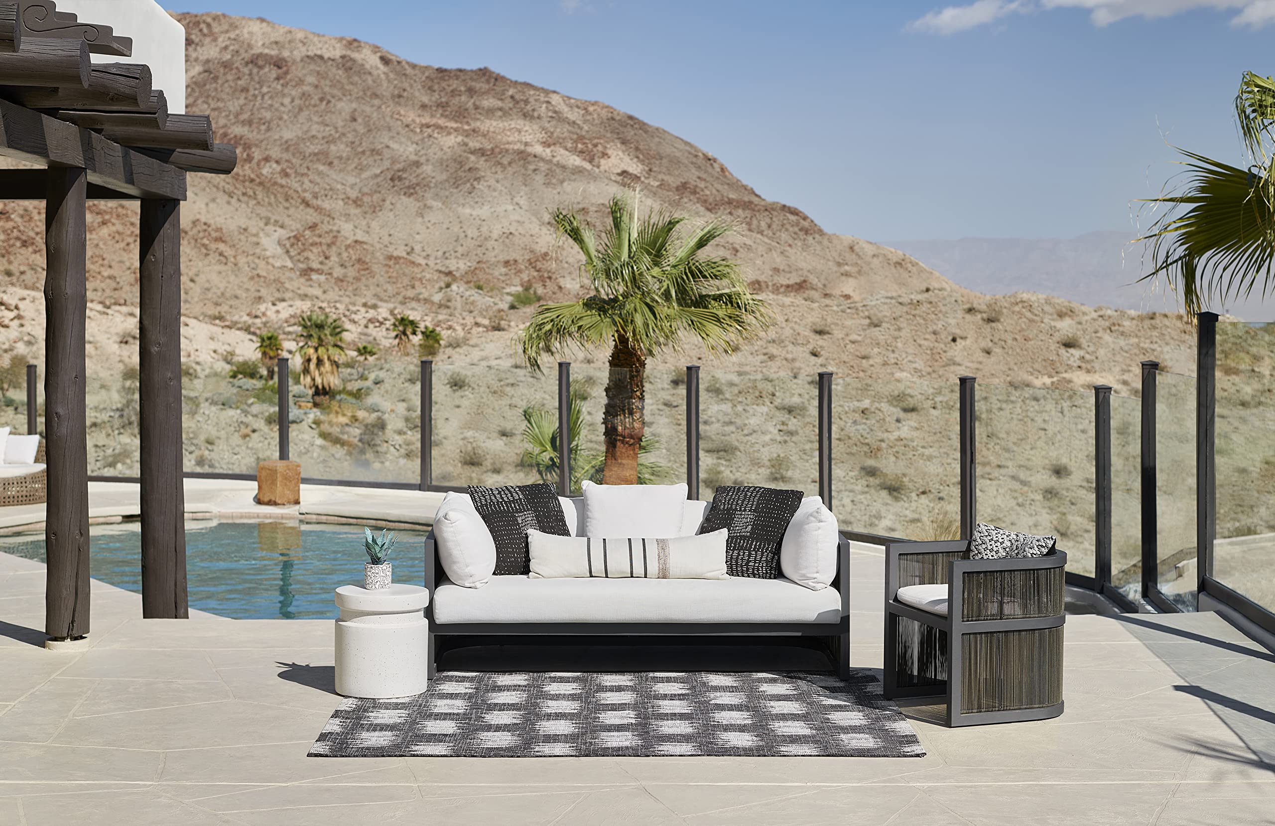 Novogratz by Momeni Villa Turin Charcoal Indoor/Outdoor Rug 3'3