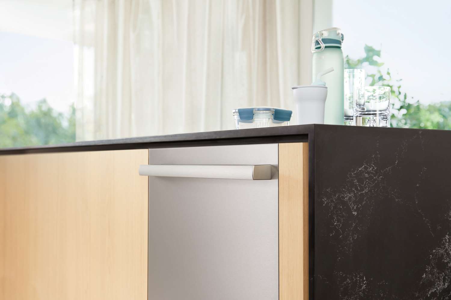 Bosch 24 Inch Smart Dishwasher with Stainless Steel Anti-Fingerprint Finish, Home Connect & Third Rack - SHX5AEM5N - Perfect for Modern Kitchens and Busy Families