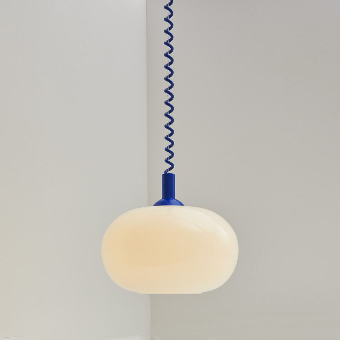 Retractable Pendant Light with Spring Wire - Adjustable Hanging Fixture for Kitchen Island, Dining Room, and Bedroom Lighting