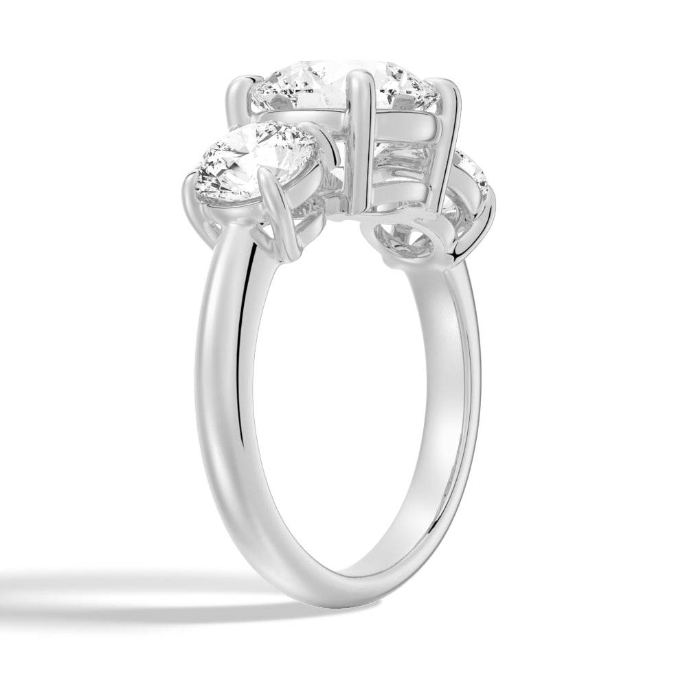 Exquisite Round Cut Three Stone Moissanite Engagement Ring for Women - Perfect for Proposals, Anniversaries & Special Occasions