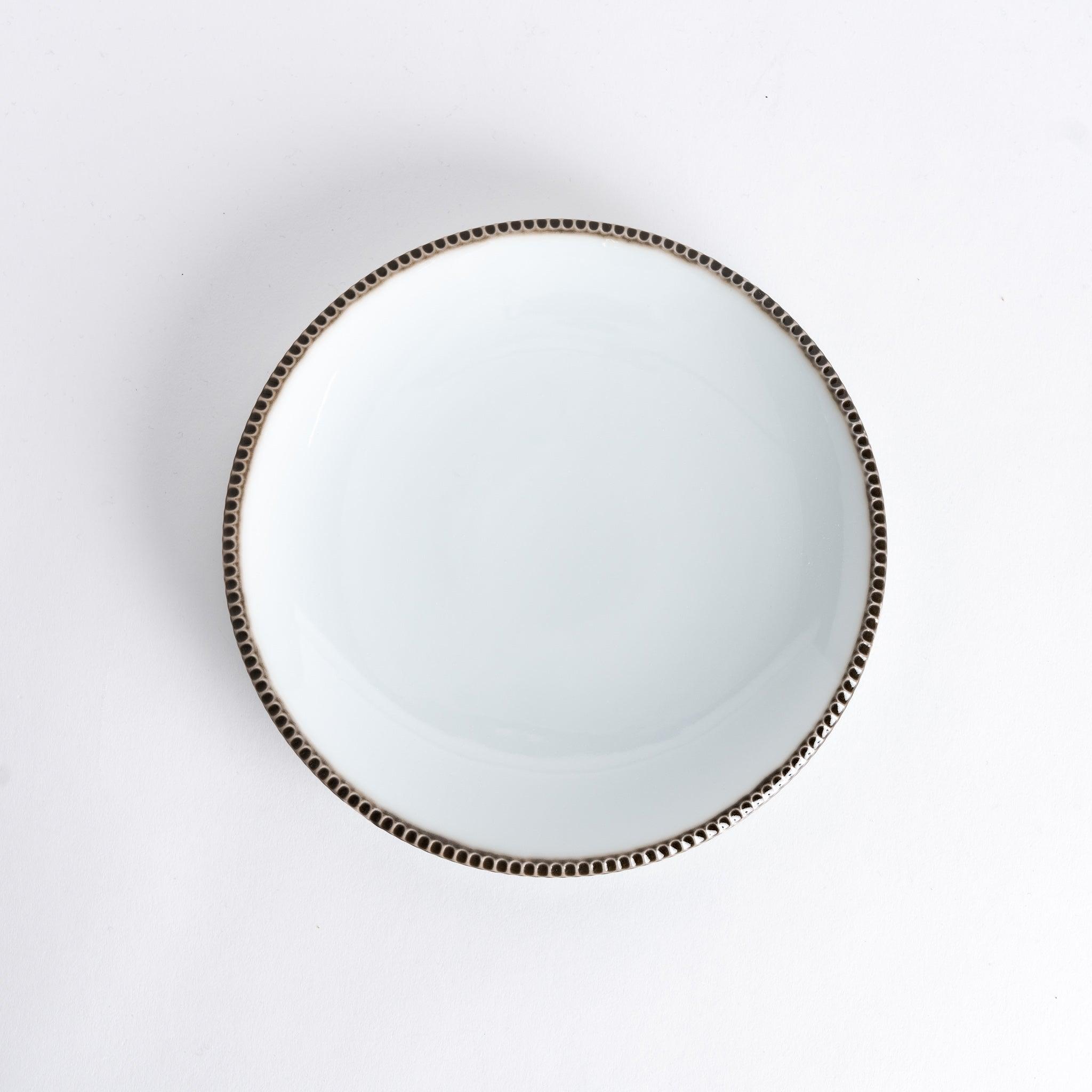 Rustic Scallop Edged White Porcelain Dinner Plate - Elegant Farmhouse Style Tableware for Wedding, Holiday & Everyday Dining