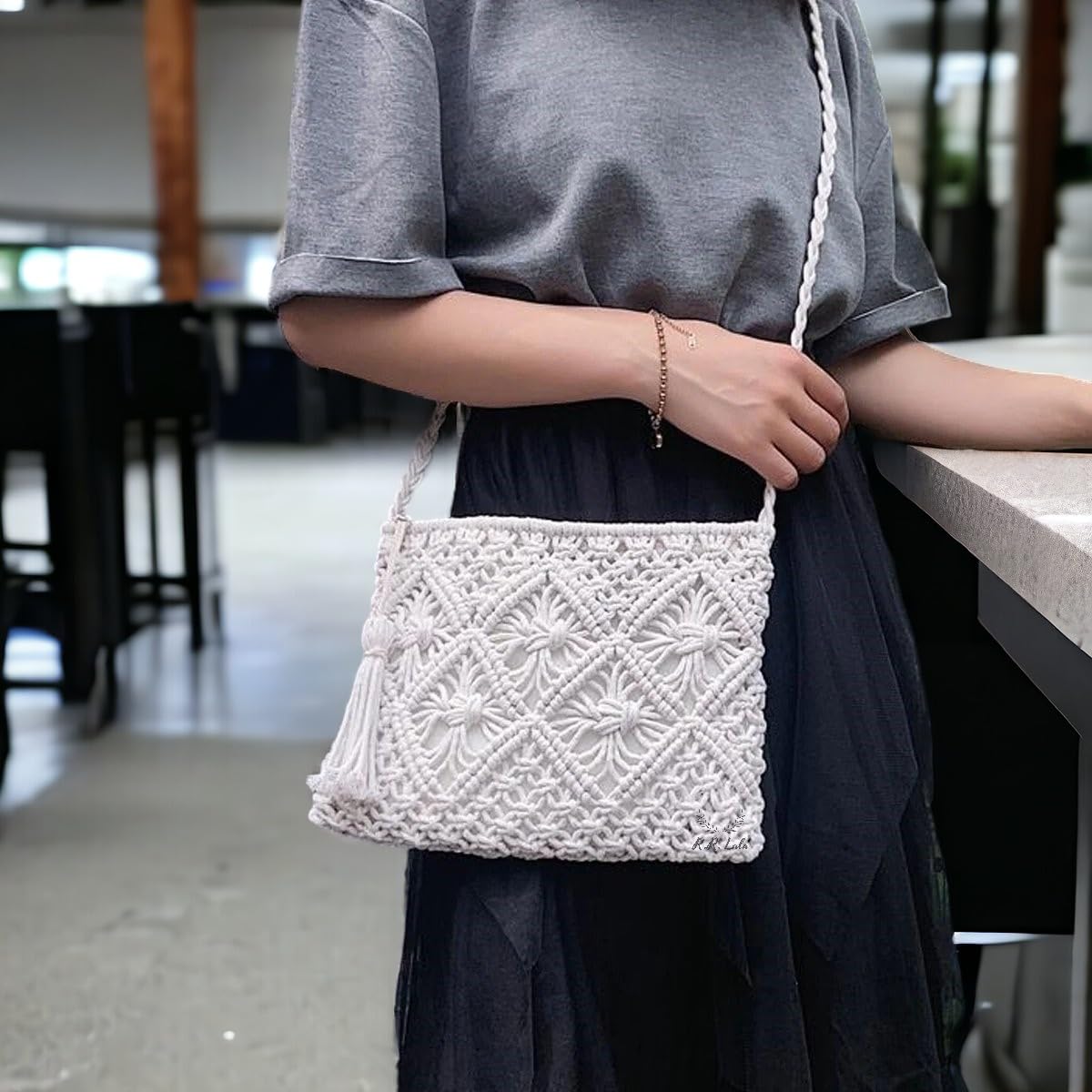 R.R.LALA Women's Macrame Shoulder Bag - Handmade Knit Weaving Beach Bag, Simple Hollow Design, White & Off White, 25cm x 20cm - Perfect for Summer Outings, Beach Vacations & Boho Fashion Accessories