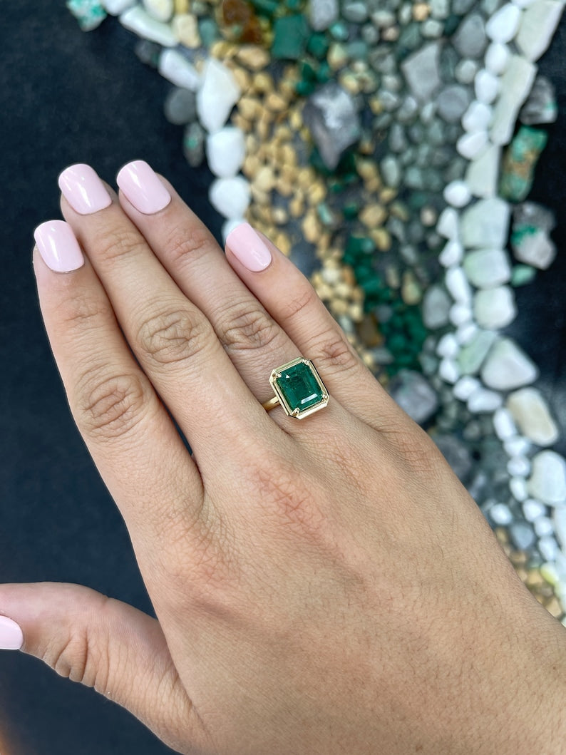 4.40 Carat 18K Gold Emerald Cut Solitaire Right Hand Ring with Four Prong Setting - Perfect for Engagement, Anniversary, or Special Occasion Gift