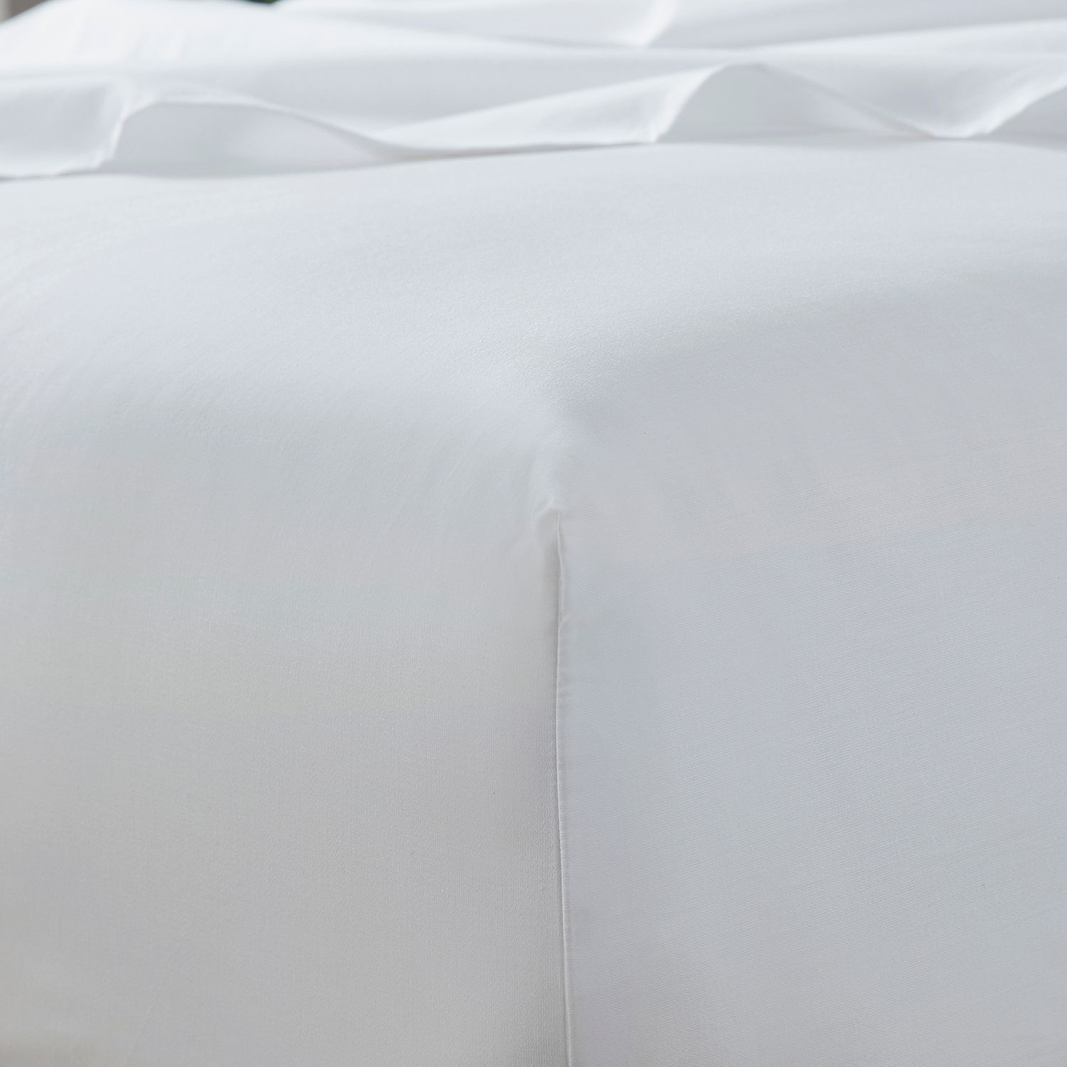 Premium 600 Thread Count 100% Cotton Bed Sheet Set - Queen Size, White - Ultra Soft & Breathable for a Comfortable Sleep - Perfect for Home, Hotel, and Guest Room Use