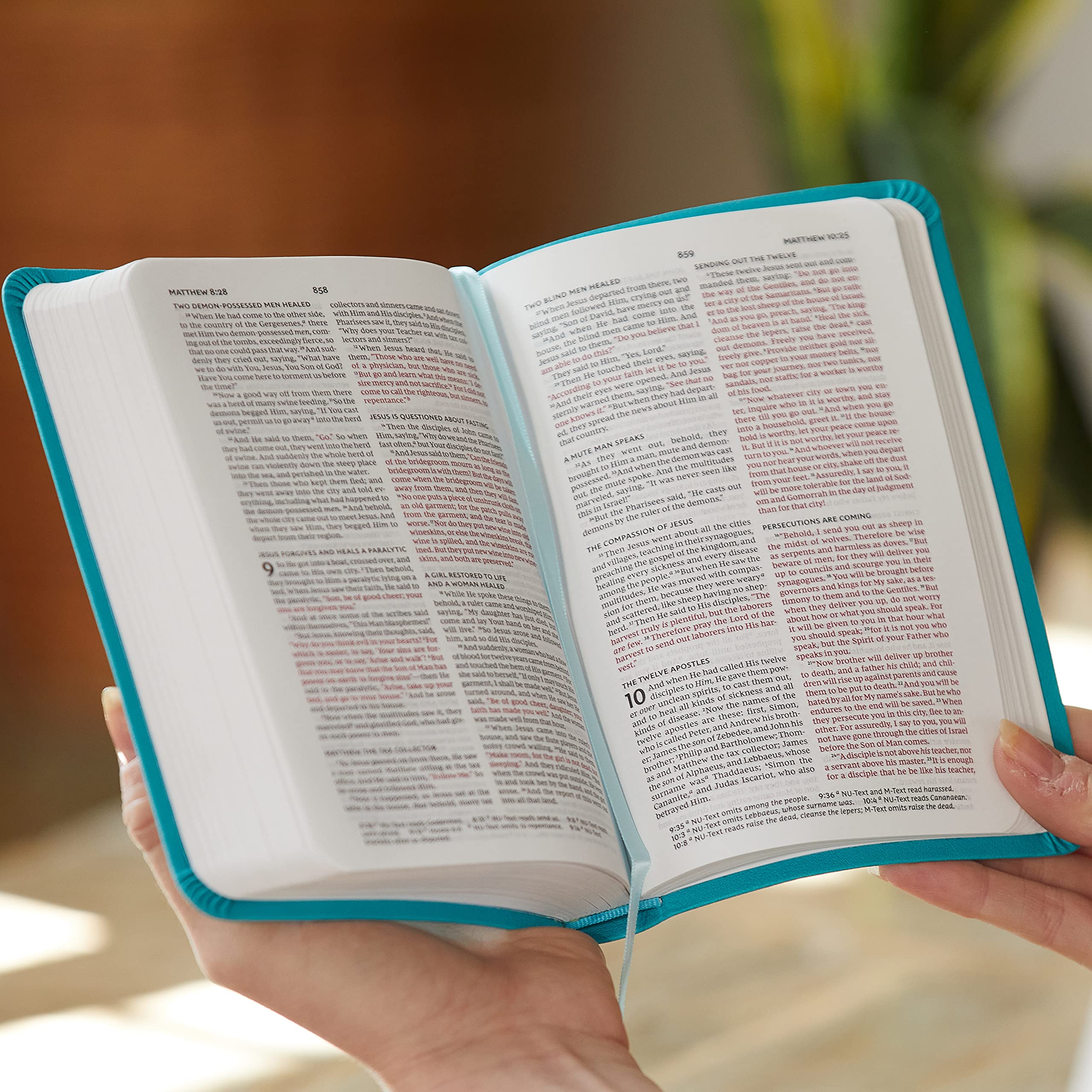 NKJV Thinline Bible - Leathersoft Black Cover with Thumb Index & Red Letter Comfort Print | Holy Bible New King James Version | Perfect for Daily Devotion, Church Services & Bible Study