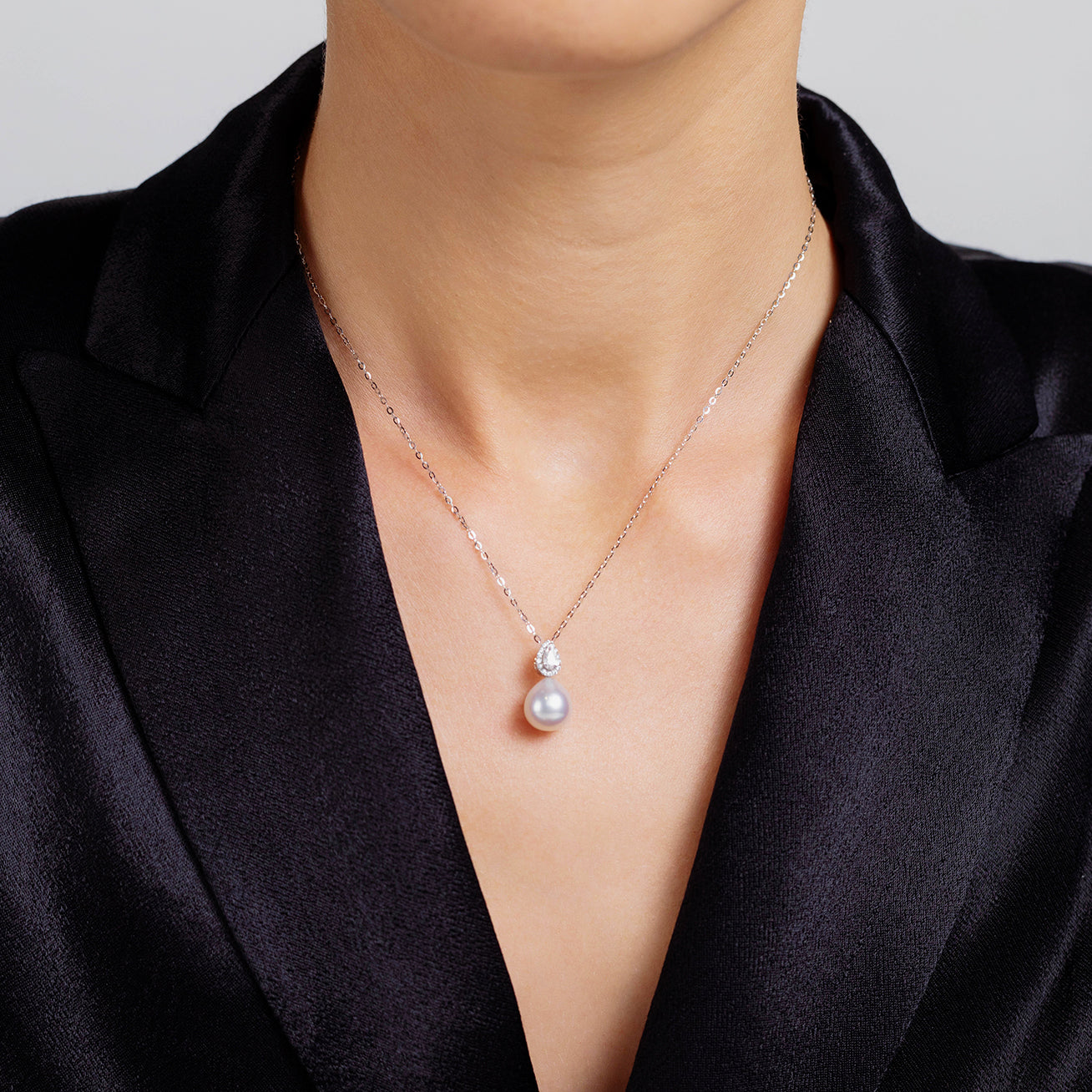 18K Solid Gold Australian White South Sea Pearl Necklace - Elegant & Timeless Jewelry for Women | Perfect for Weddings, Parties & Special Occasions