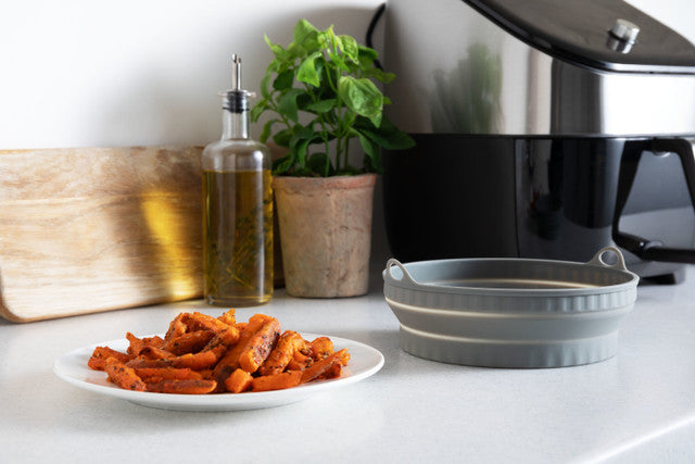 Non-Stick Collapsible Silicone Air Fryer Basket Liner - Round Shape for Easy Storage - Perfect for Philips, Ninja, Cosori & More - Ideal for Frying, Baking & Roasting Healthy Meals