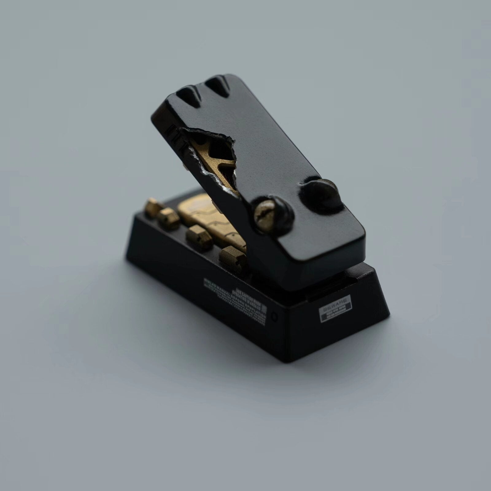 Handmade Mechanical Keyboard Keycaps - 2U Backspace Artisan Keycap with Open/Close Crocodile Design, Durable PBT Material for Custom Keyboard Decoration | Perfect for Gaming, Typing & Mechanical Keyboard Enthusiasts