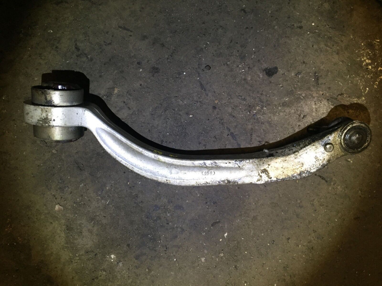 Volkswagen Passat Front Right Lower Control Arm OEM Replacement 2001-2005 - Perfect for Suspension Repair & Maintenance