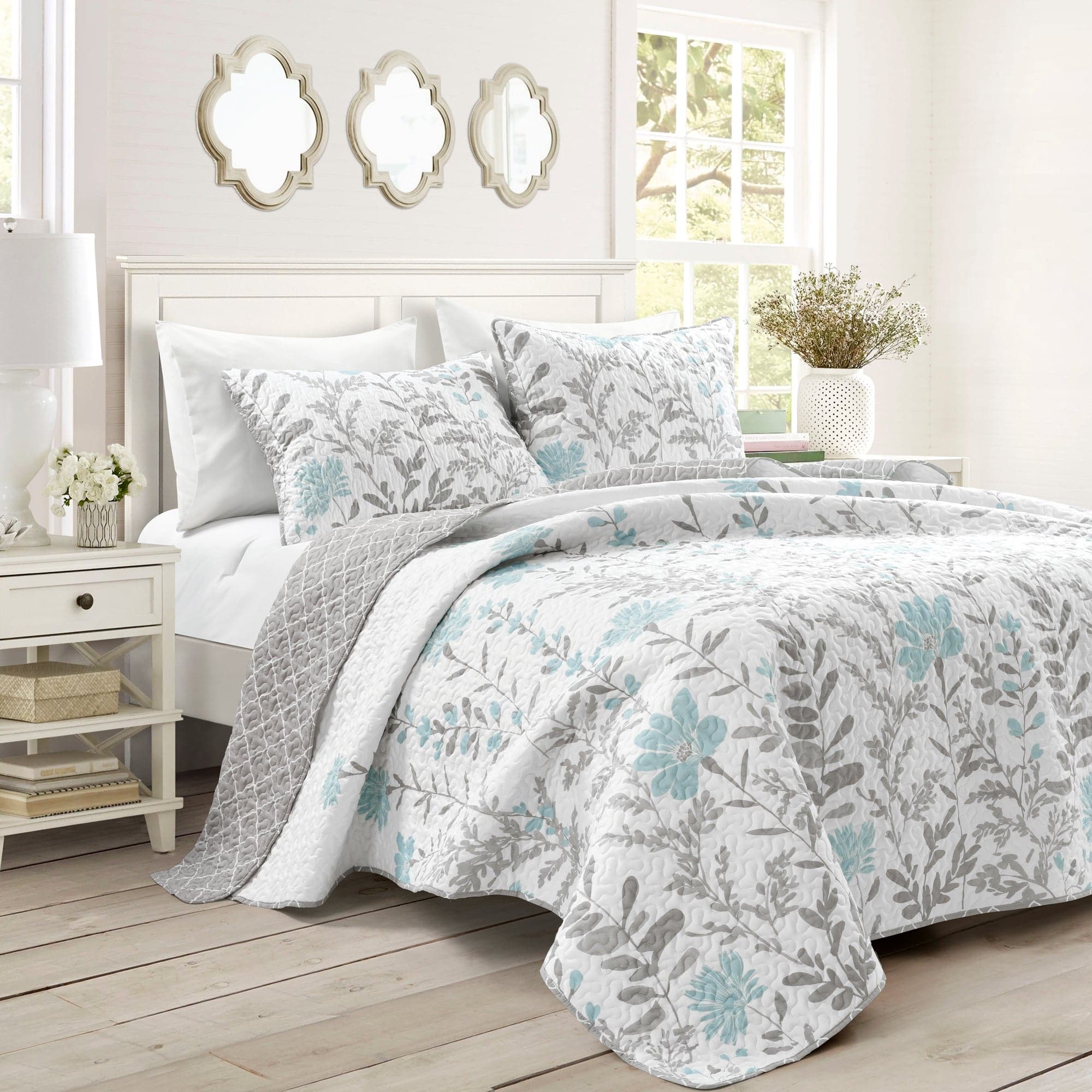 Aprile 3-Piece Quilt Set Queen Size - Soft Bedding Comforter Set with Pillow Shams - Perfect for Master Bedroom, Guest Room & Cozy Home Decor