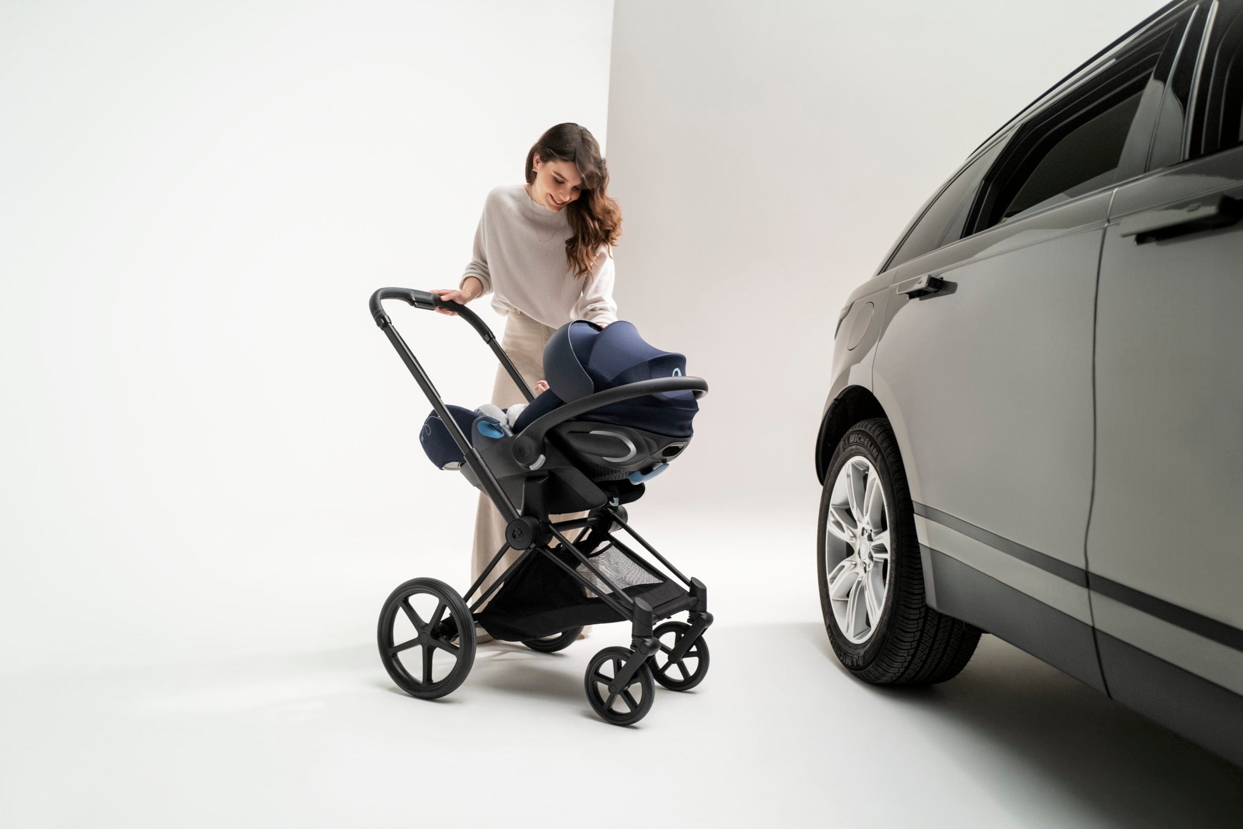 Cybex Cloud G Lux Comfort Extend Infant Car Seat - Premium Safety & Comfort for Newborns - Perfect for Travel, Shopping & Family Outings