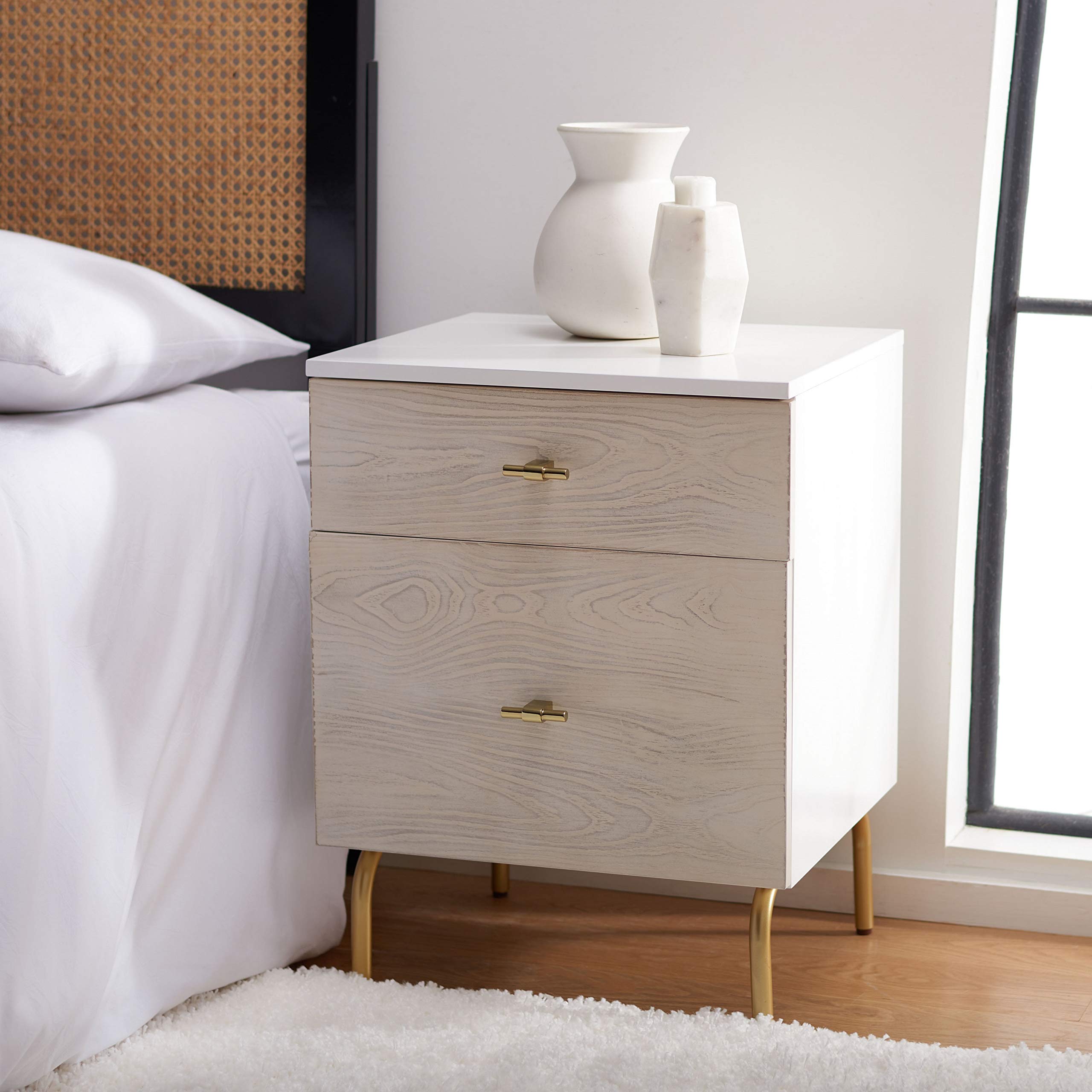 SAFAVIEH Genevieve 2-Drawer Nightstand - White Washed Wood Bedside Table with Storage for Bedroom, Living Room & Office - Modern Farmhouse Style Night Stand with Smooth Gliding Drawers