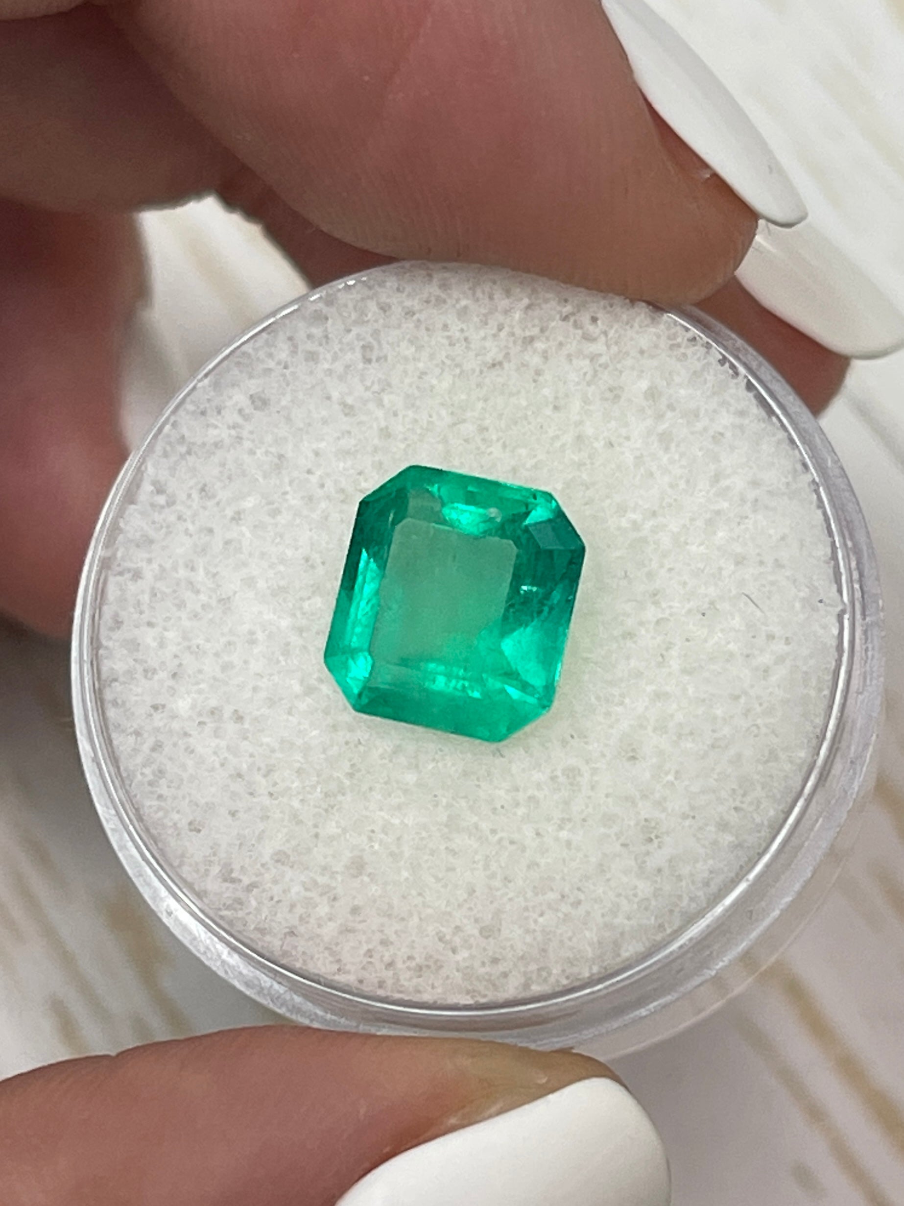 14K Gold Three Stone 2.81 Carat Medium Green Natural Colombian Loose Emerald - Emerald Cut Gemstone for Engagement Rings & Fine Jewelry Making