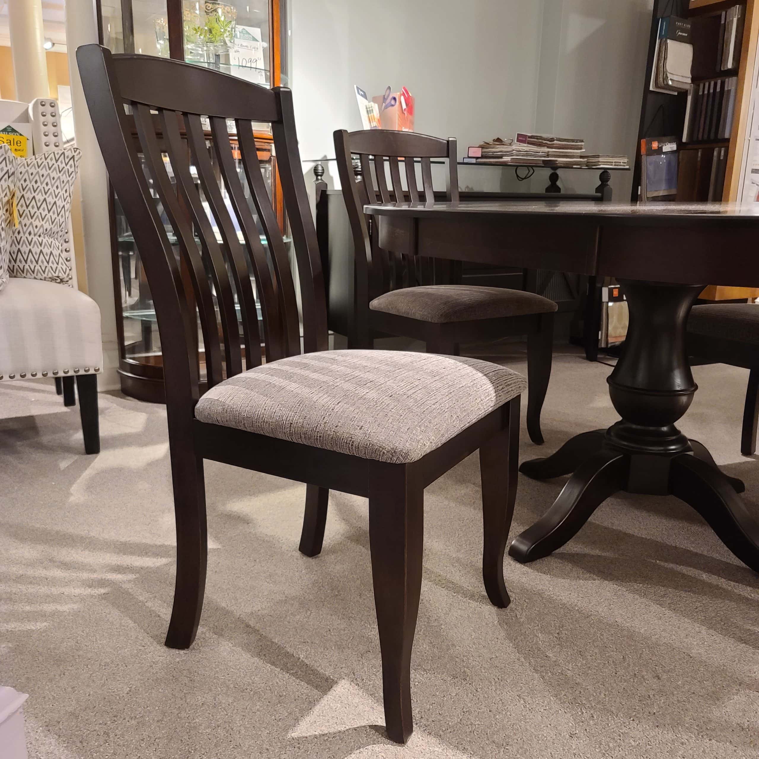 Premium Solid Wood Round Dining Table - Elegant & Durable for Kitchen, Dining Room & Restaurant Use