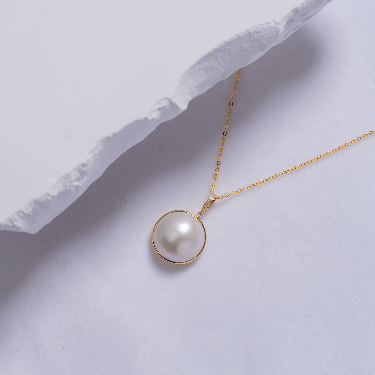 18K Gold Diamond Mabe Pearl Pendant Necklace for Women | Elegant Dome Pearl Jewelry Gift for Anniversary, Wedding & Special Occasions