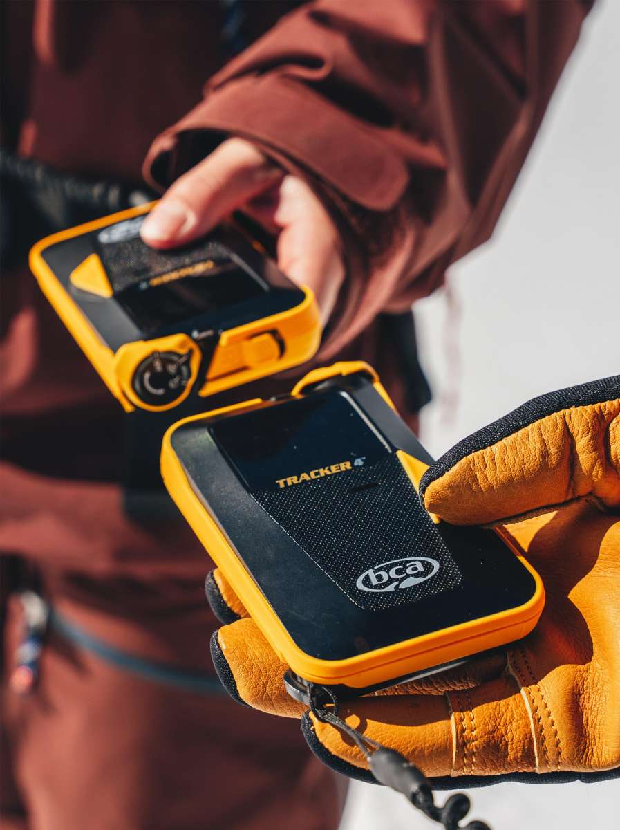 BCA Tracker 4 Avalanche Beacon 2024 - Professional Snow Safety Gear for Backcountry Skiing & Snowboarding