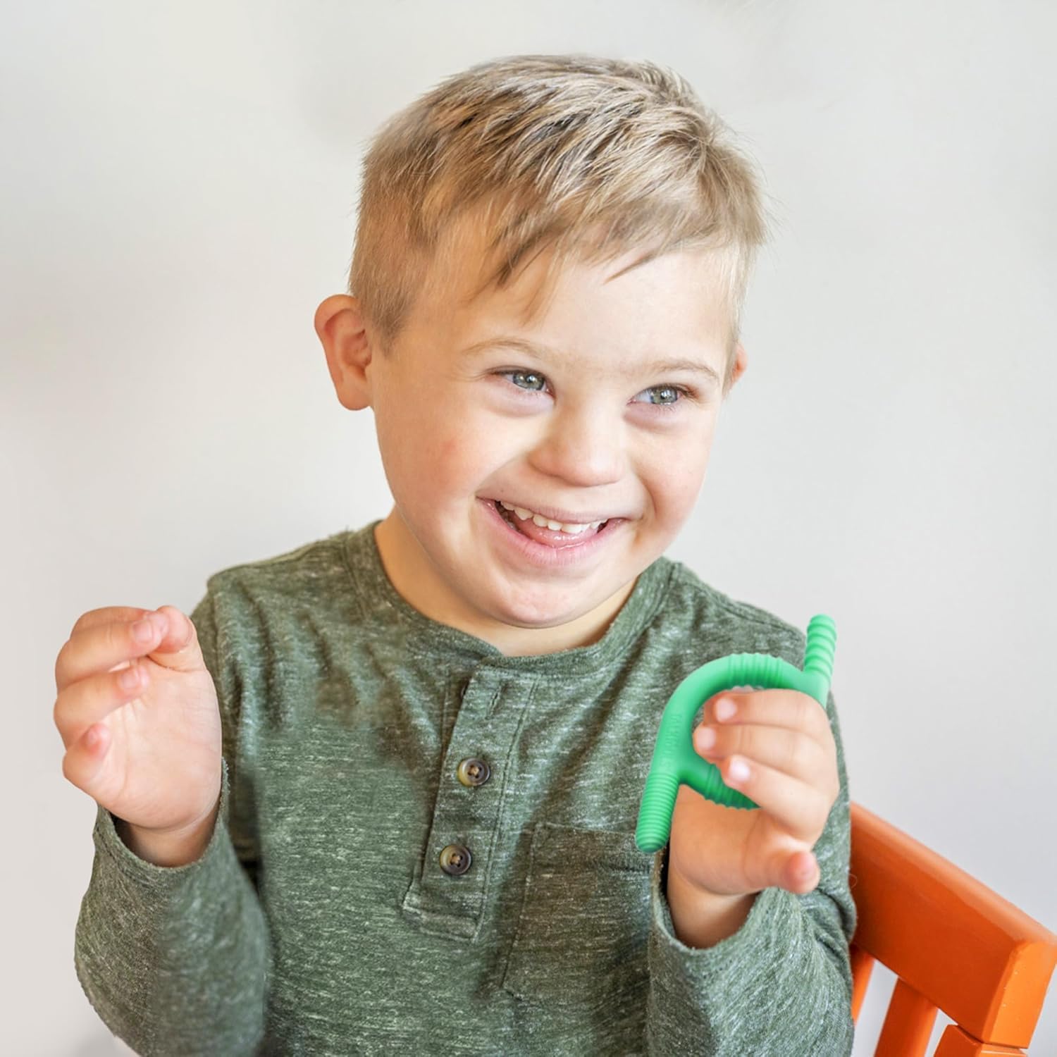 TalkTools Baby Chewy - Green Ridged Oral Motor Sensory Teether for Toddlers & Kids | Chewing, Biting & Speech Therapy Tool | Sensory Biting Aid for Autism & Special Needs | Perfect for Home, School & Therapy Sessions
