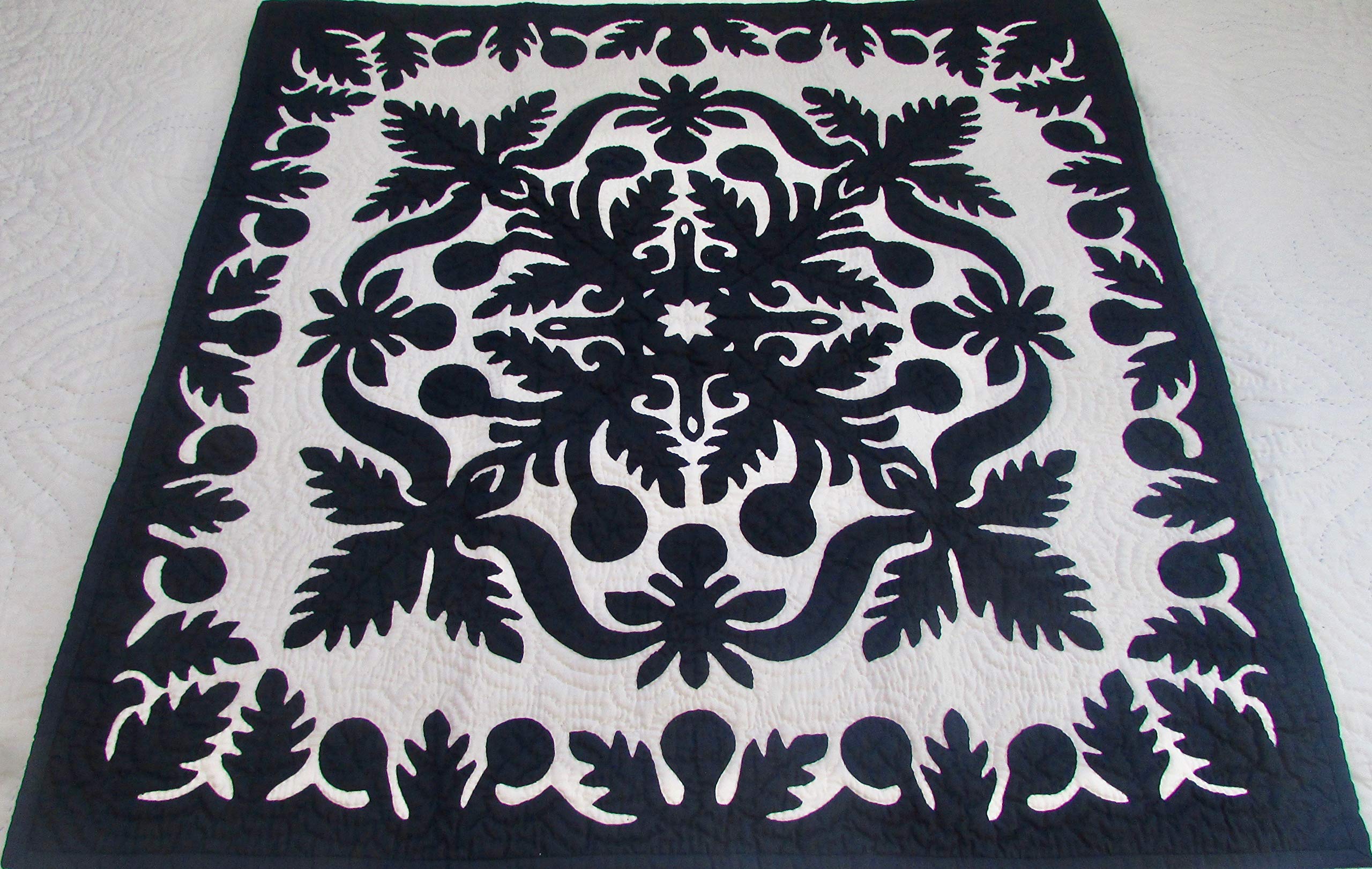 100% Hand Quilted Hawaiian Quilt Wall Hanging & Baby Blanket - 42x42 Inches - Hand Appliqued Traditional Hawaiian Design for Home Decor & Nursery Gifts