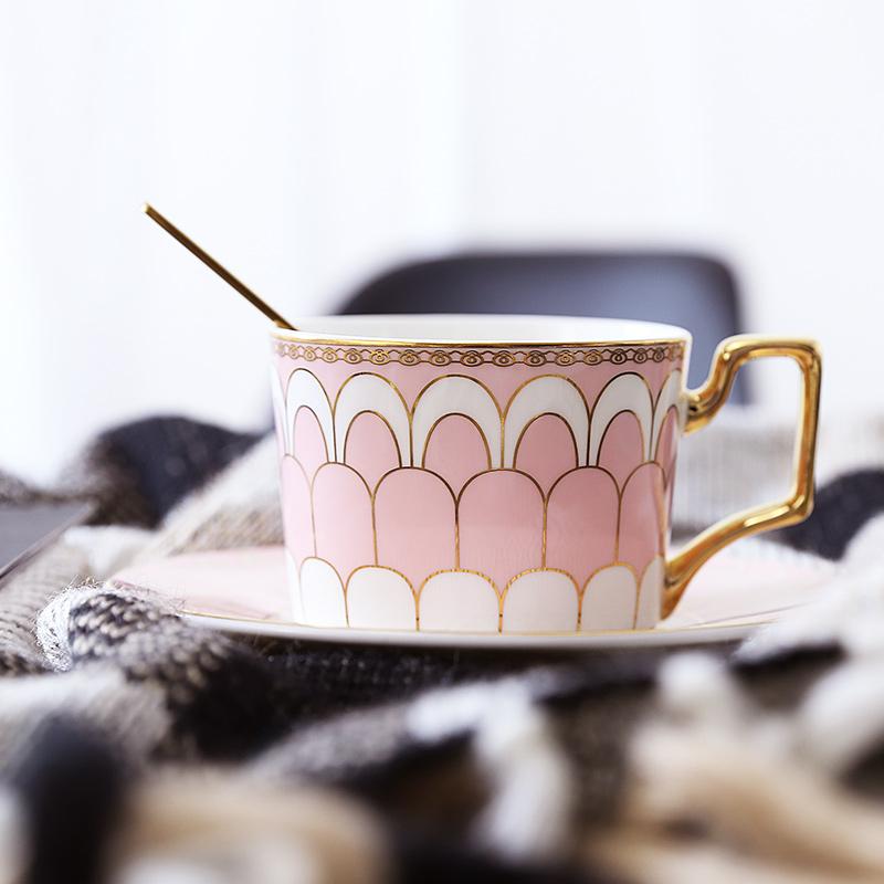 Elegant Porcelain Coffee Cups with Gold Trim - Set of 2 Latte Mugs & Saucers, British Style Tea Cups in Gift Box - Perfect for Afternoon Tea, Coffee Breaks & Gifting
