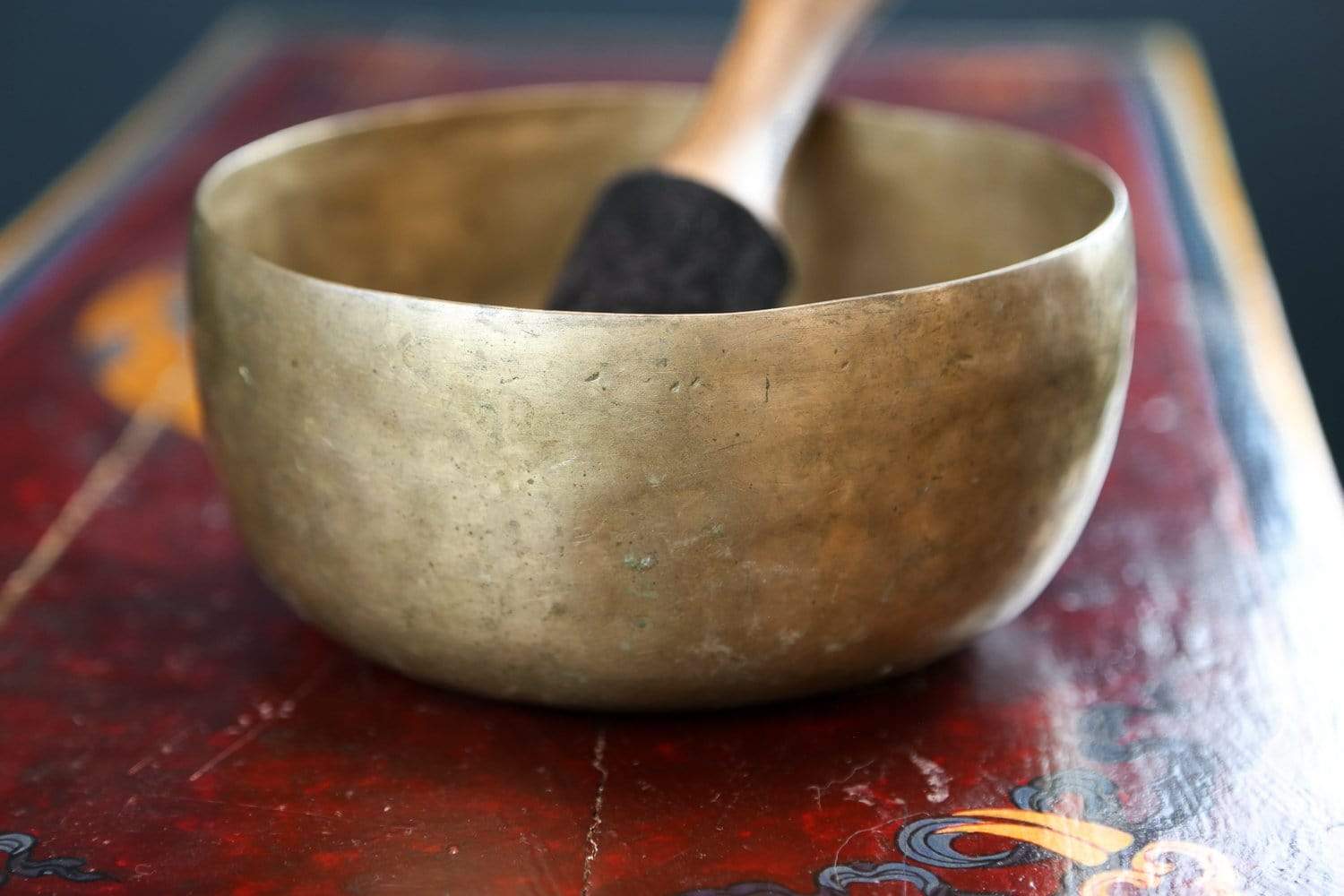 Healing Heart Chakra Singing Bowl - Antique Tibetan Meditation Bowl for Stress Relief & Spiritual Balance | Perfect for Yoga, Reiki & Mindfulness Practices