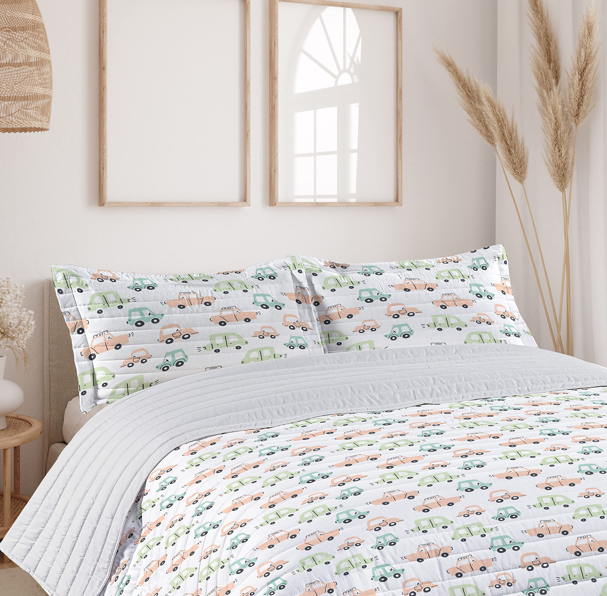Ambesonne Cartoon Microfiber Bedspread Set - Pastel Cartoon Cars in Traffic Jam Design, Soft King Size Bedding with Pillow Shams & Comforter in Peach & Mint Green | Perfect for Kids' Rooms, Teen Bedrooms & Nursery Decor