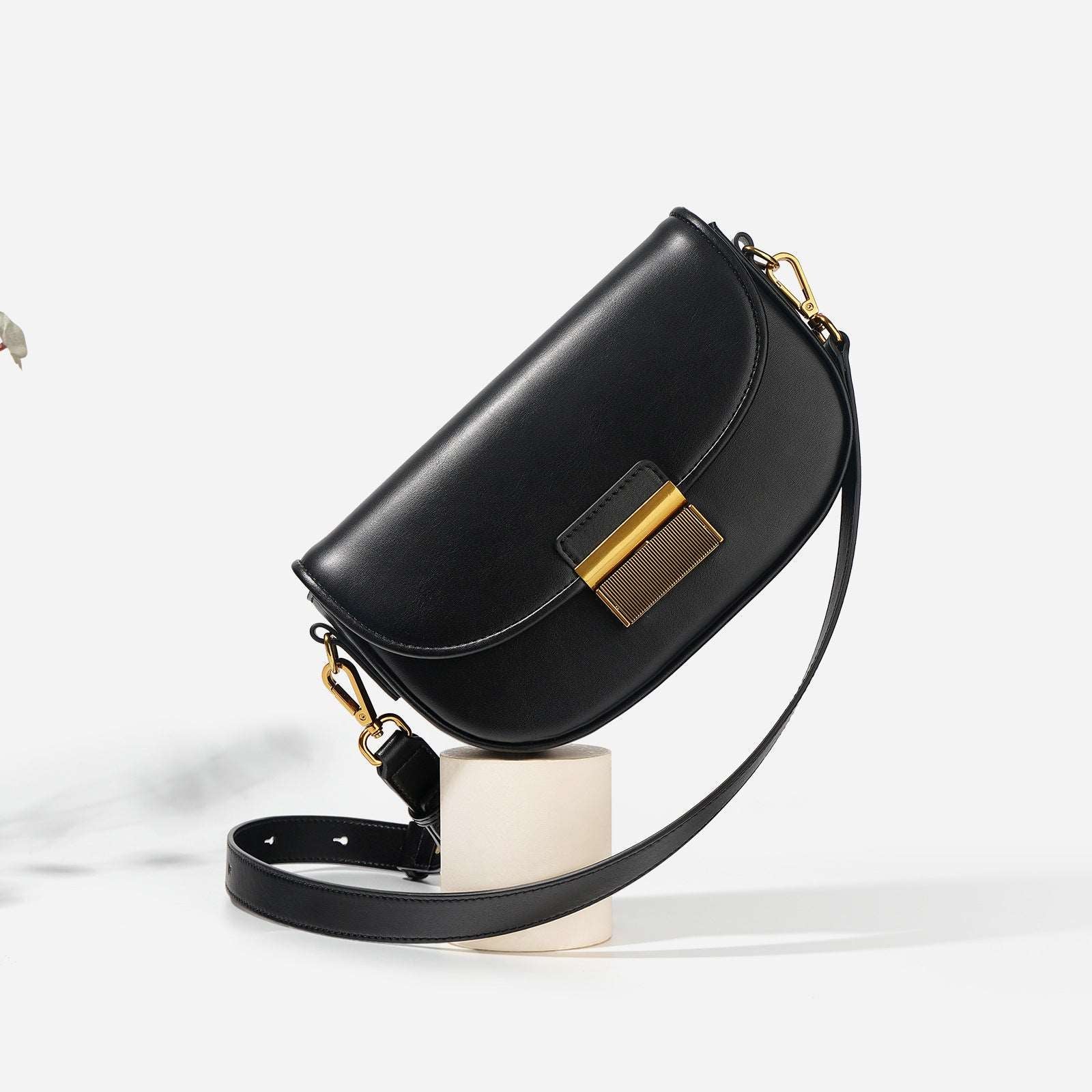 Stylish Women's Saddle Crossbody Bag - Fashionable Leather Shoulder Purse for Everyday Use, Work, and Date Nights