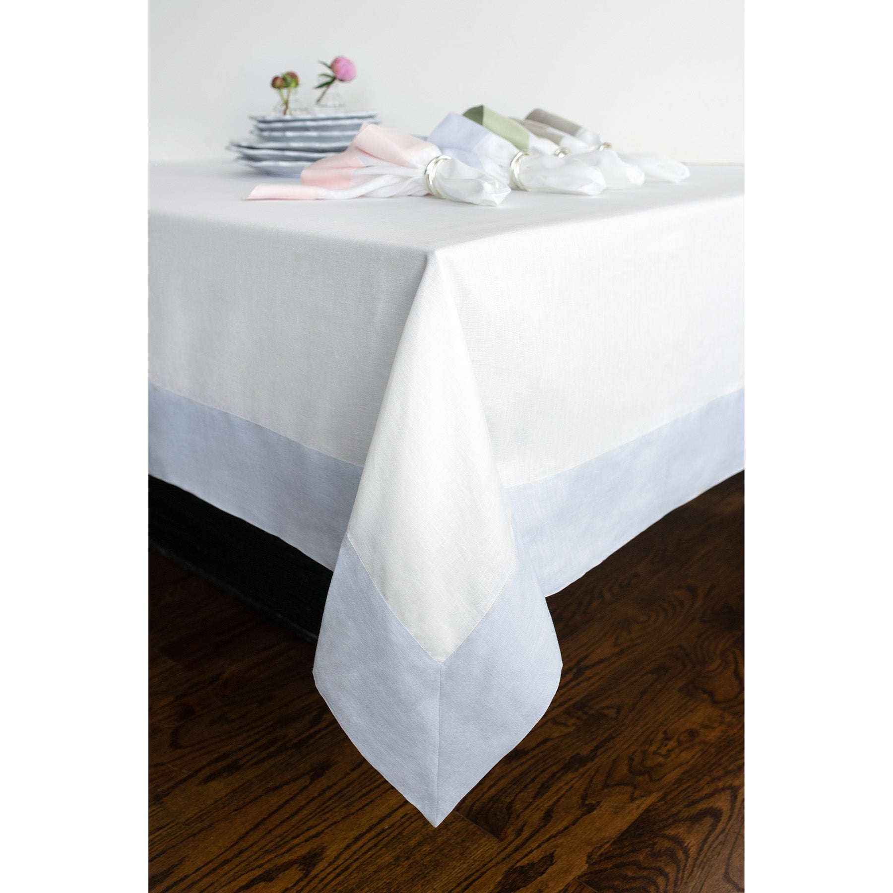 Stylish Contempo Tablecloth for Dining & Parties - Waterproof & Wrinkle-Free - Perfect for Home, Restaurants & Events