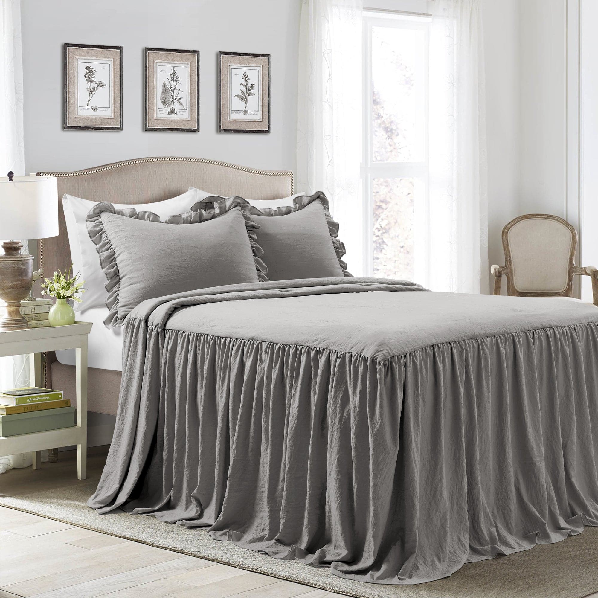 Elegant Ruffle Skirt Bedspread Set - Soft & Stylish Queen Size Bedding for Girls & Women - Perfect for Bedroom Decor, Guest Rooms & Cozy Home Styling