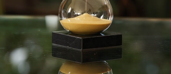 60 Minute Modern Glass Sand Timer - Elegant Gold Hourglass for Kitchen, Office & Classroom Decor - Perfect for Cooking, Study & Productivity