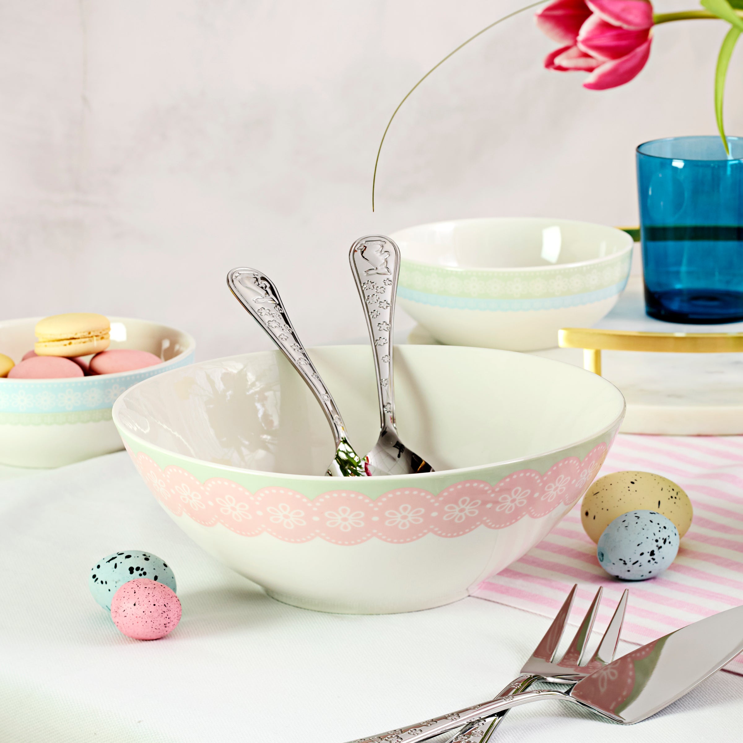 Bunny Hop Serving Bowl - Elegant Ceramic Bowl for Salads, Pasta & Desserts - Perfect for Dinner Parties, Family Gatherings & Holiday Entertaining