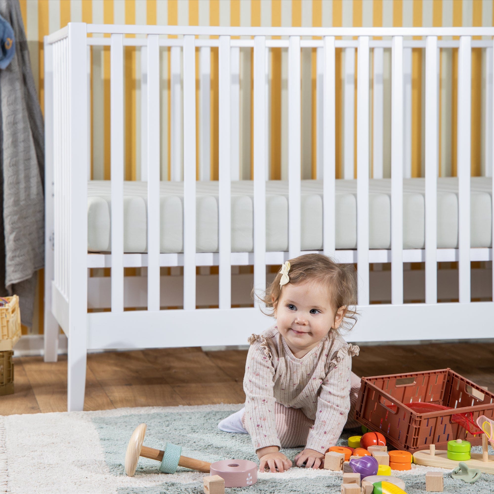 **Dadada Lala 3-in-1 Convertible Baby Crib - Toddler Bed & Daybed - Safe & Stylish Nursery Furniture for Newborns to Kids - Perfect for Bedrooms, Daycare, and Guest Rooms**