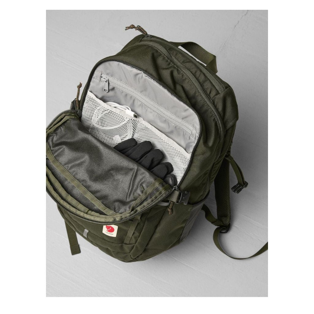 Fjallraven Skule 20L Backpack - Lightweight Durable School & Travel Daypack for Men & Women - Perfect for Hiking, Commuting & College (Black)