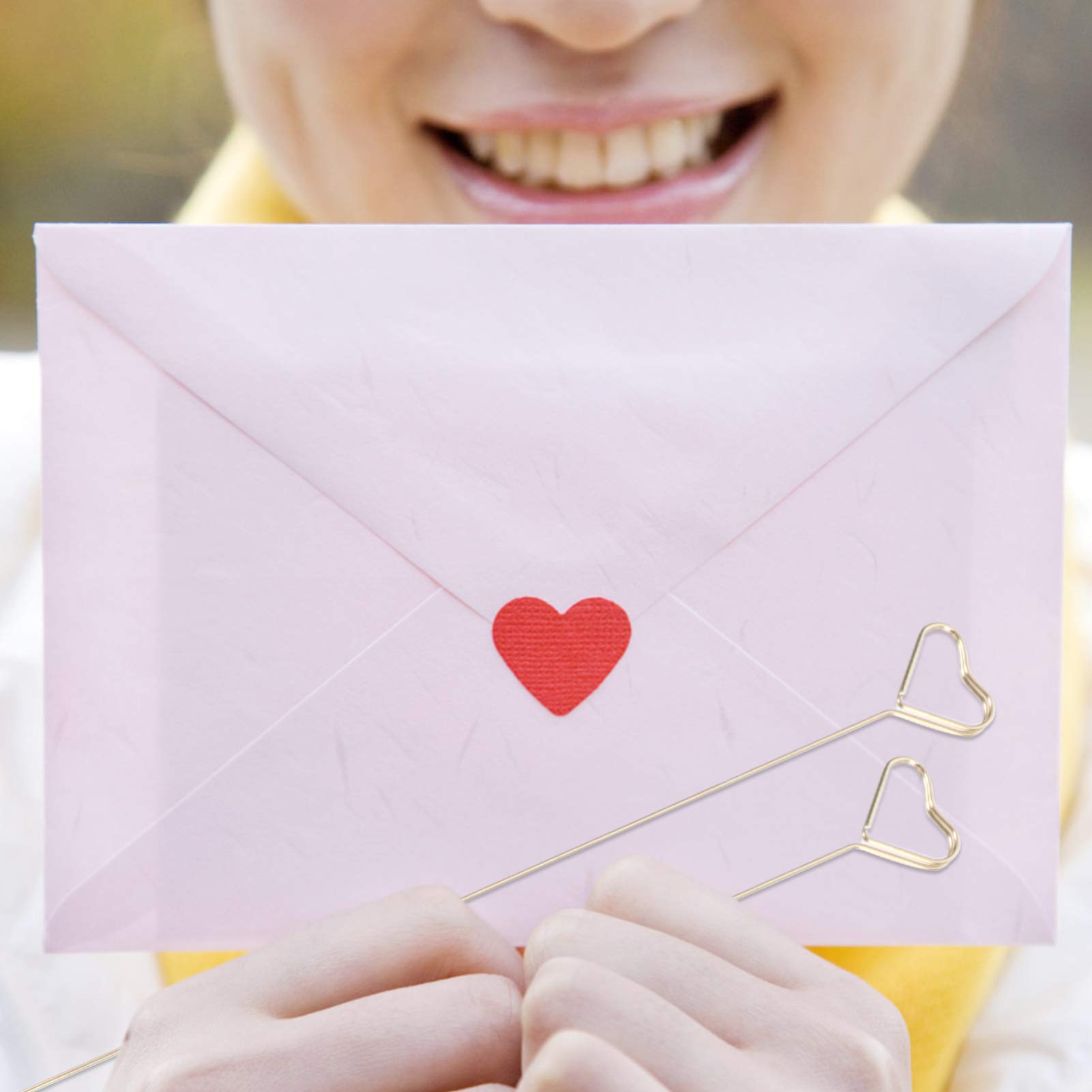 FOMIYES 10pcs Heart-Shaped Valentine's Day Card Holders - Plastic Message Memo Picture Stand Clips for Bouquets, Weddings & Parties | Perfect for DIY Wedding Decor, Photo Displays & Gift Packaging