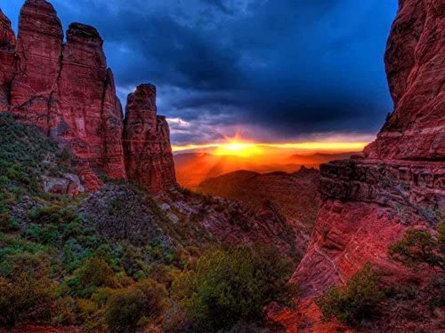 500-Piece Wooden Jigsaw Puzzle - Cathedral Rock Sedona Landscape - Unique Shape Adult Puzzle for Beginners - Holiday Gift & Home Decor - Perfect for Relaxation, Family Game Night & Cognitive Training