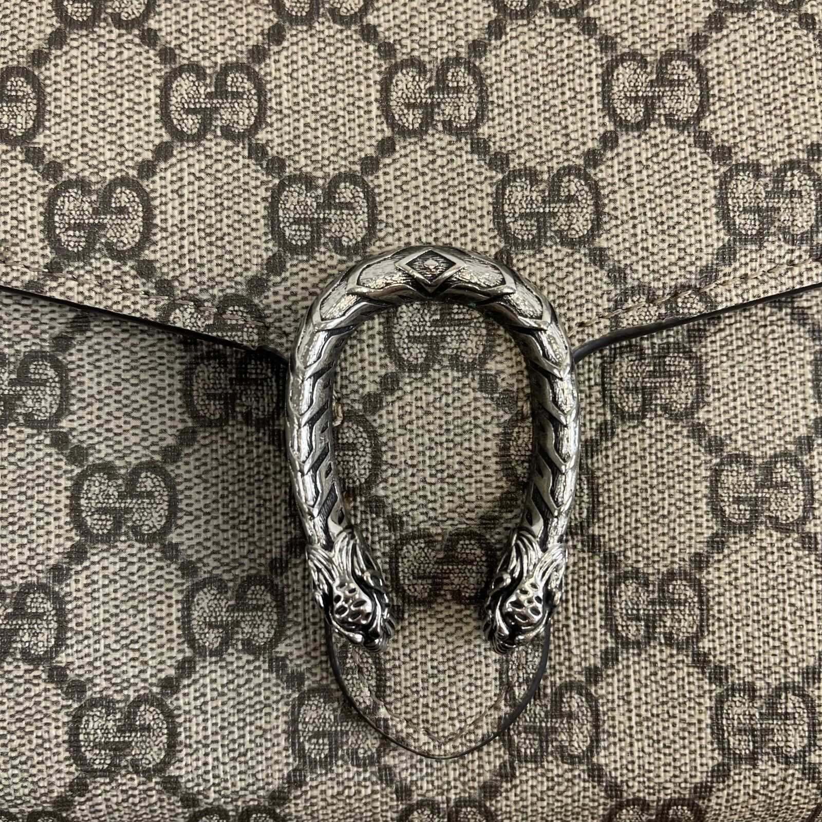 Gucci Dionysus GG Supreme Chain Wallet Crossbody Bag - Beige & Ebony Designer Purse for Women | Perfect for Parties, Travel & Everyday Use
