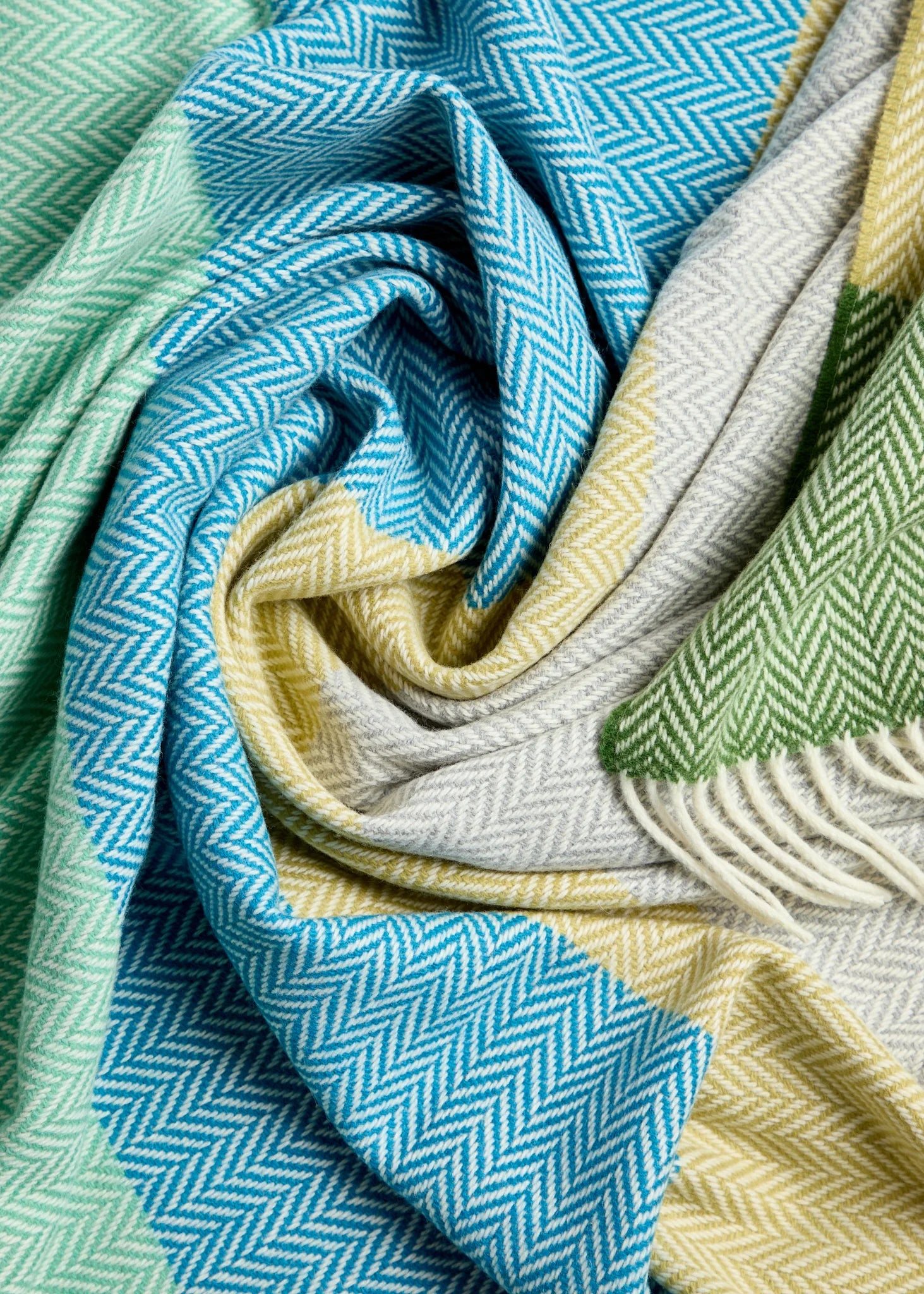 Foxford Cashmere and Lambswool Throw Blanket - Ultra Soft Luxury Wrap for Sofa & Bed - Perfect for Cozy Evenings, Travel, and Gift Giving