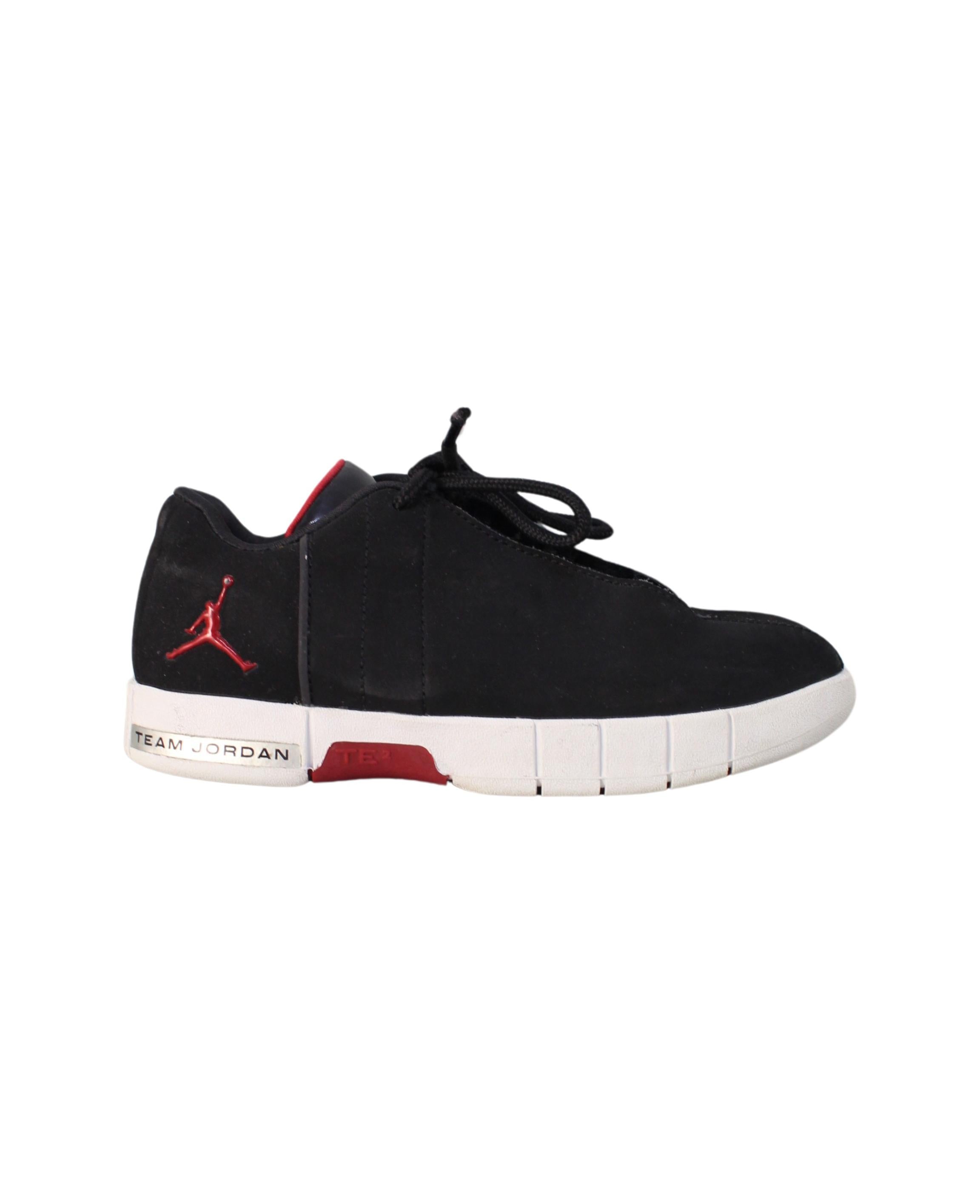 Air Jordan Retro Sneakers for Men & Women - Size EU31 (US Men's 7 / Women's 8.5) - Basketball Shoes for Court Performance & Street Style Fashion