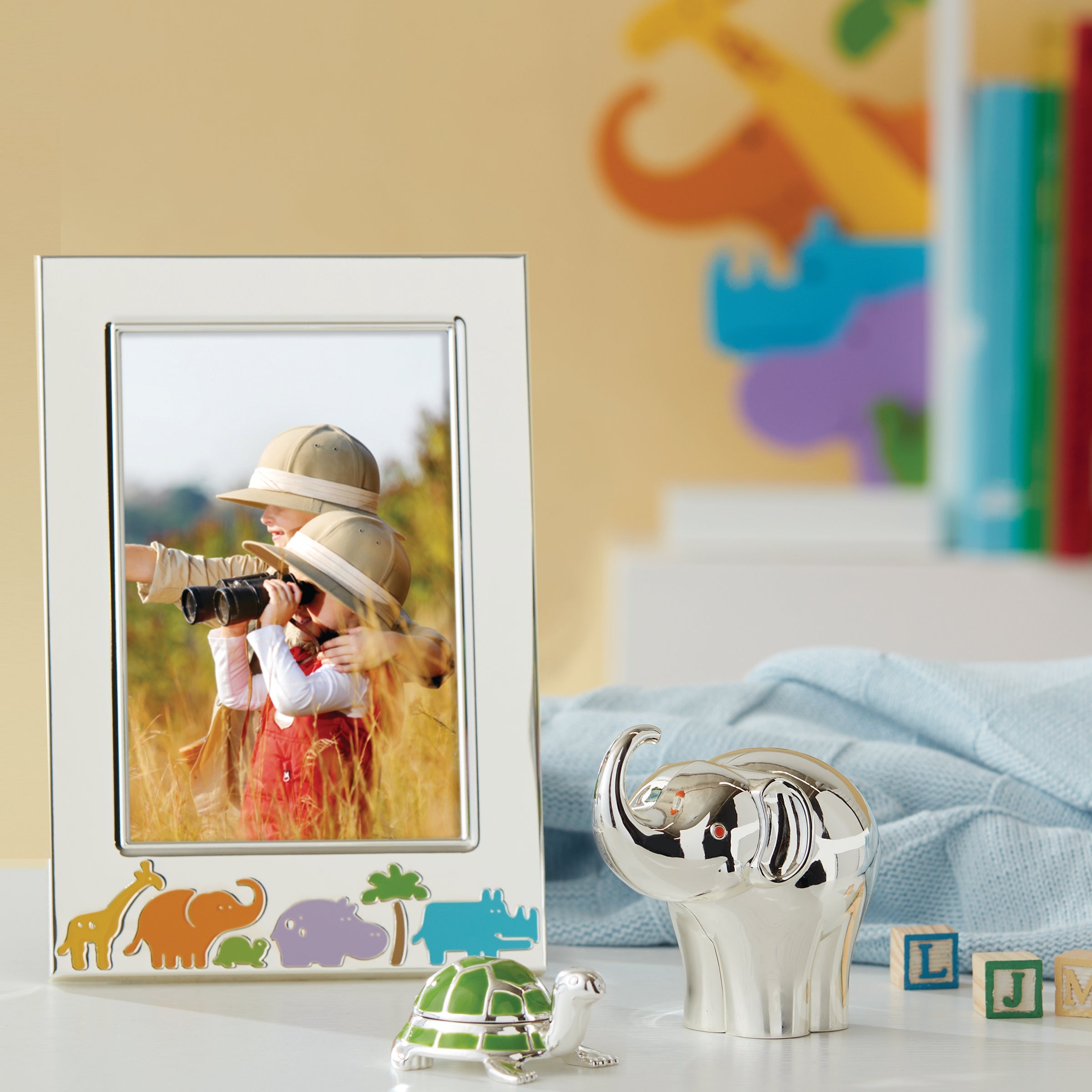Jungle Parade Silverplate 4x6 Photo Frame - Elegant Picture Frame for Wall or Tabletop Display - Perfect for Home Decor, Wedding Photos, and Office Gifts