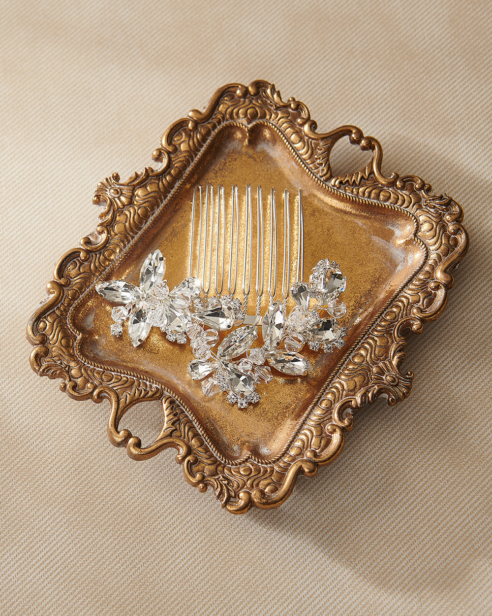 Elegant Bridal Hair Comb with Crystal & Pearl - Perfect for Weddings, Prom, and Special Occasions