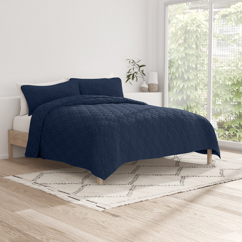 3 Piece Damask Quilted Coverlet Set - Luxury Bedding Set for Queen/King Size Beds - Perfect for Master Bedroom, Guest Room & Hotel Decor