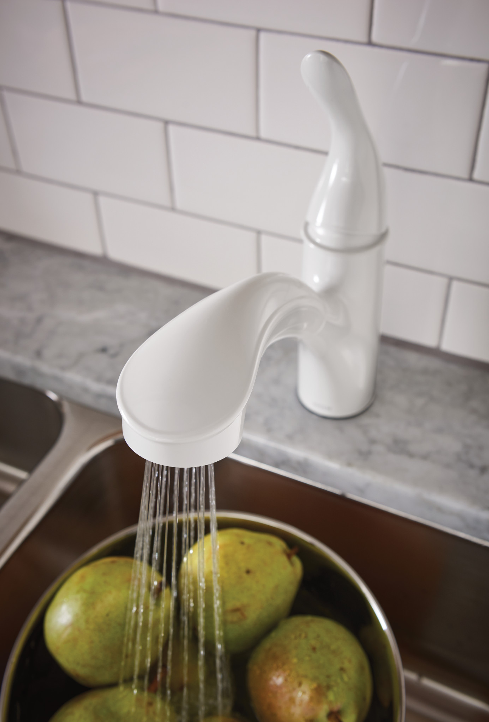 Brecklyn Single Handle Pull-Out Kitchen Faucet - Stainless Steel Modern Design for Sink, Dishwashing & Food Prep | Easy Installation & High Arc Spout